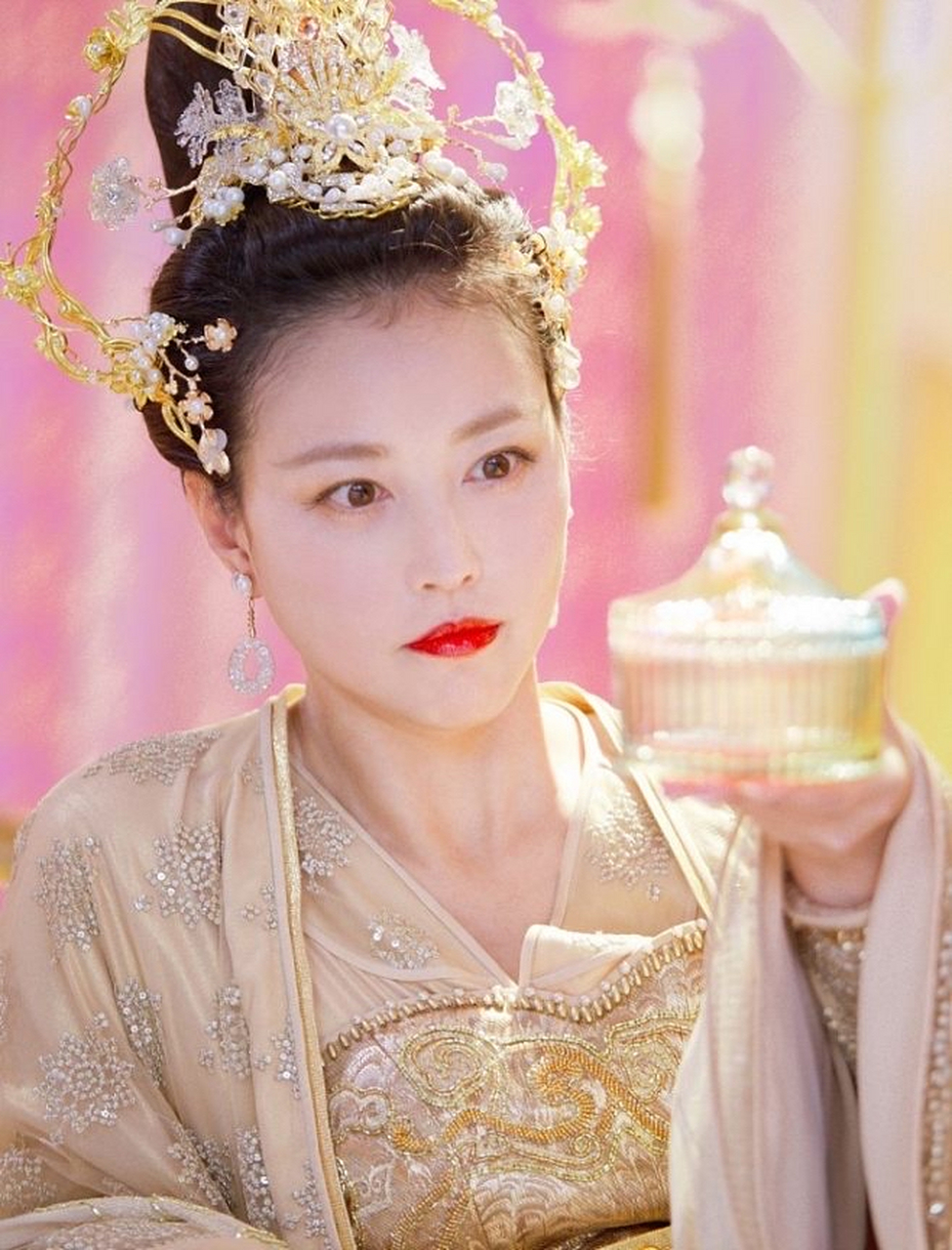 你是从哪部戏认识的周海媚?