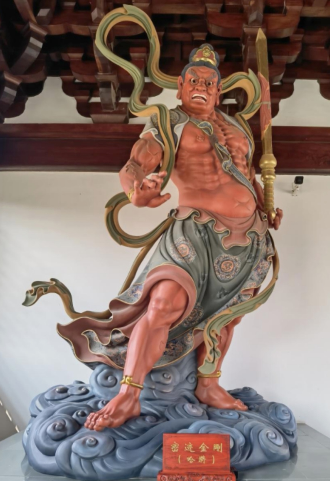 而分立在三门两侧,威风凛凛,守护着佛法清净的,就是"哼哈二将"!
