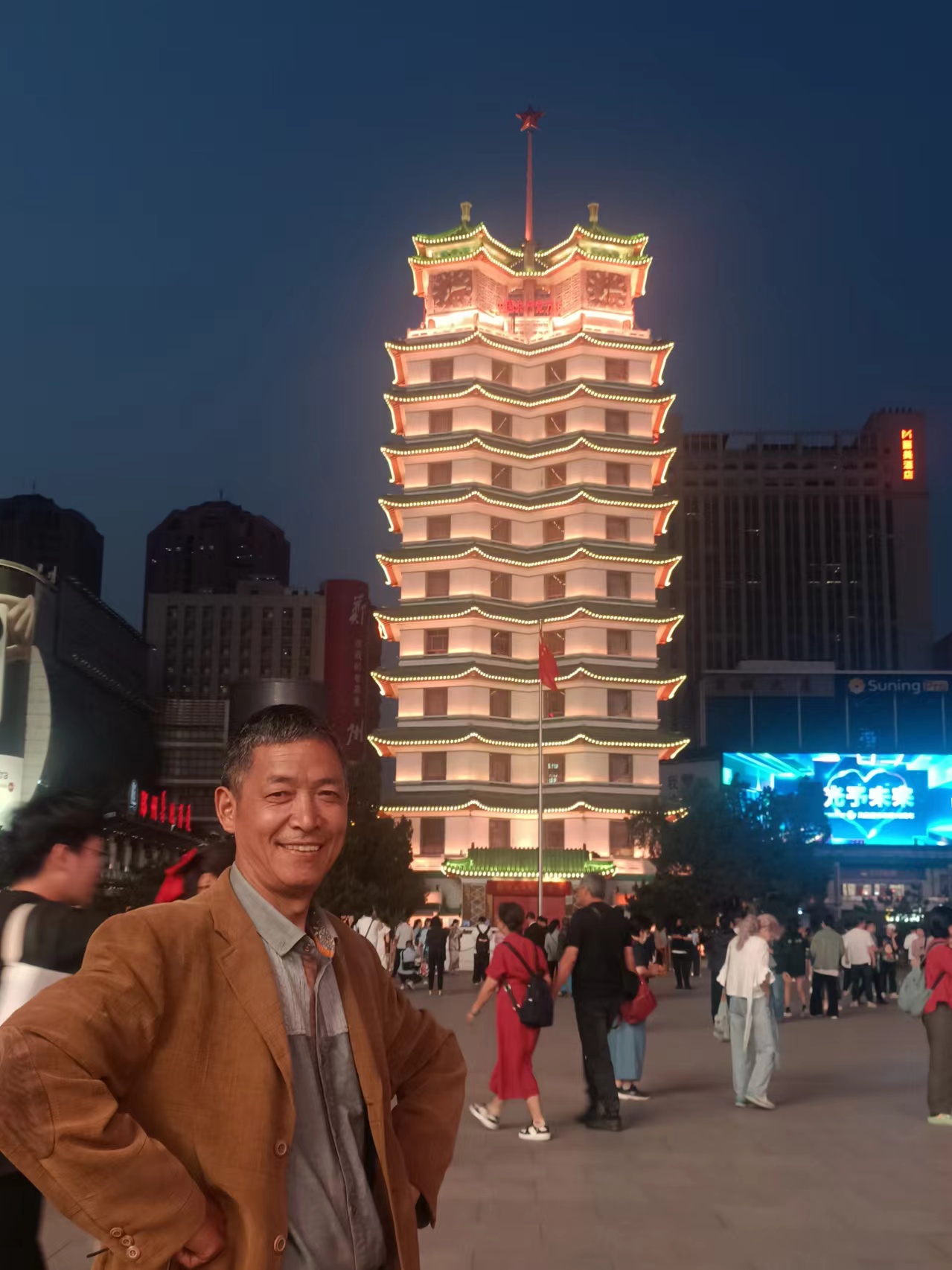 《郑州号外》  发布9幅照片:  1/ 4月17日10时06分, 河南豫剧脸谱