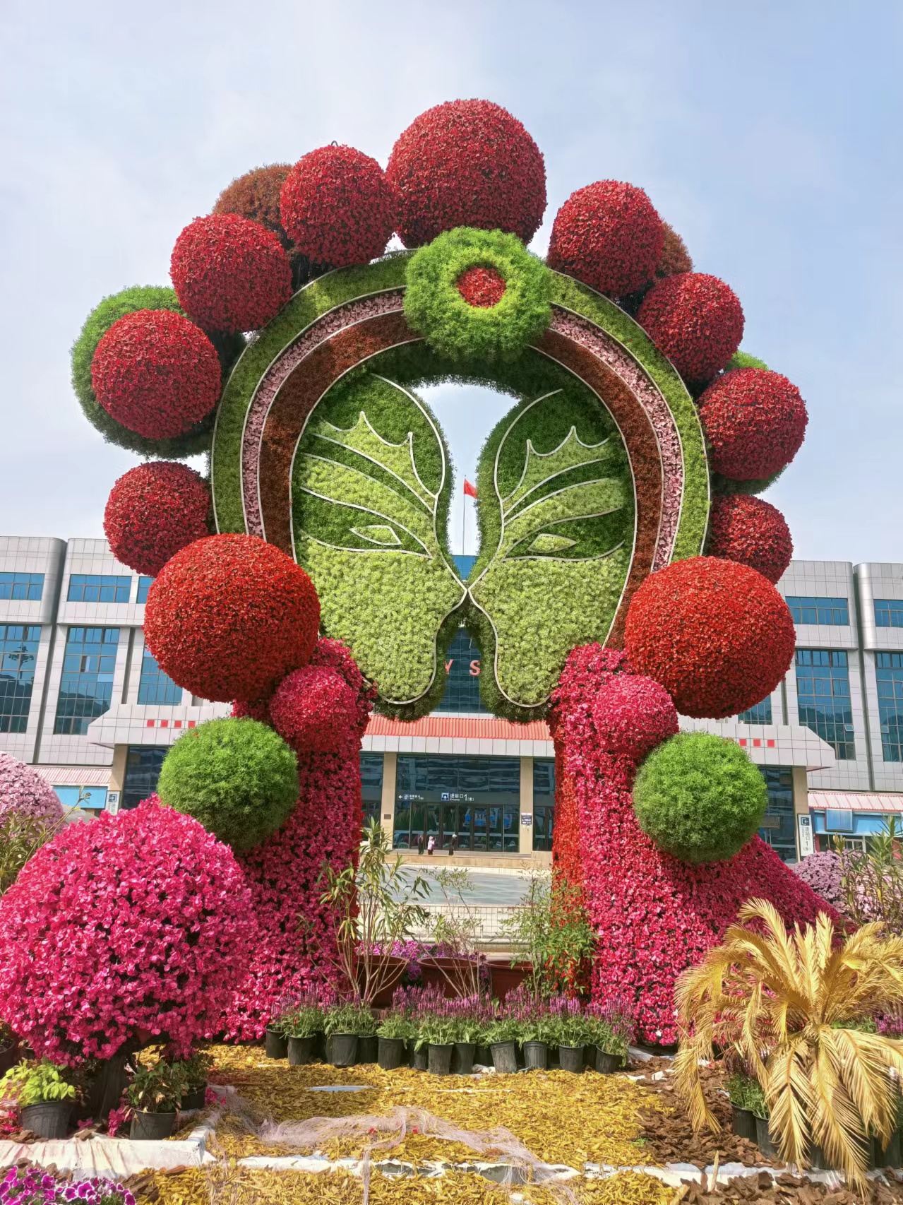 《郑州号外》  发布9幅照片:  1/ 4月17日10时06分, 河南豫剧脸谱