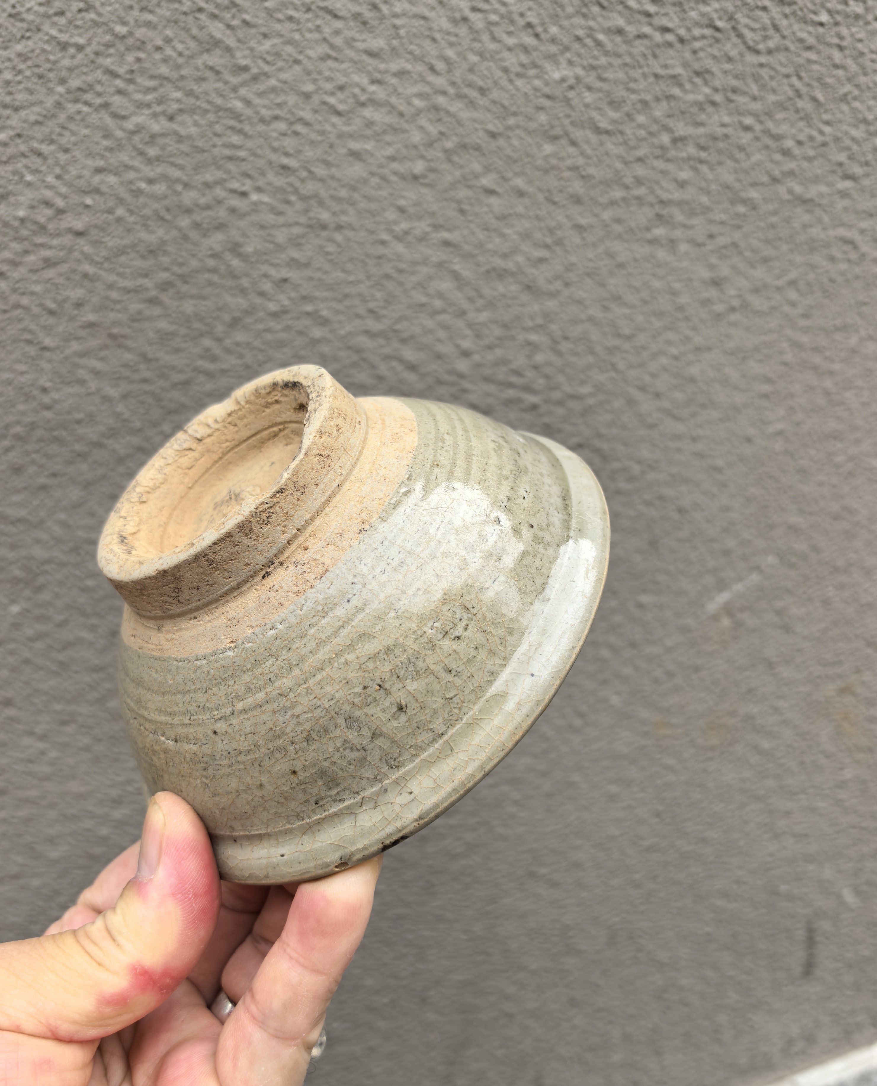 宋代岳州窑青釉碗,高5.8厘米,口径15.5厘米,足径6.8厘米.