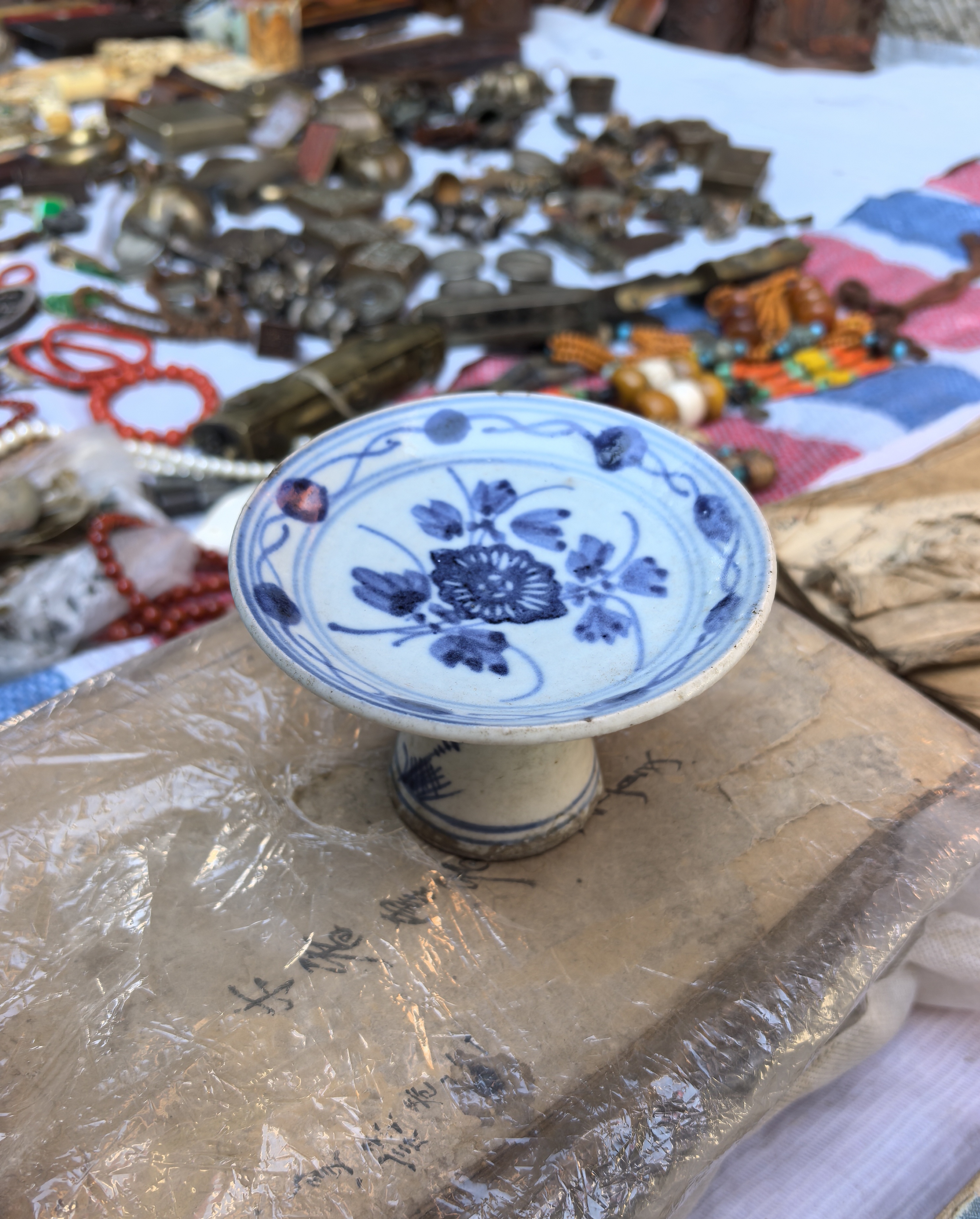 晚清青花菊花纹高脚小碟,高8.5厘米,直径10厘米,底足轻3.2厘米