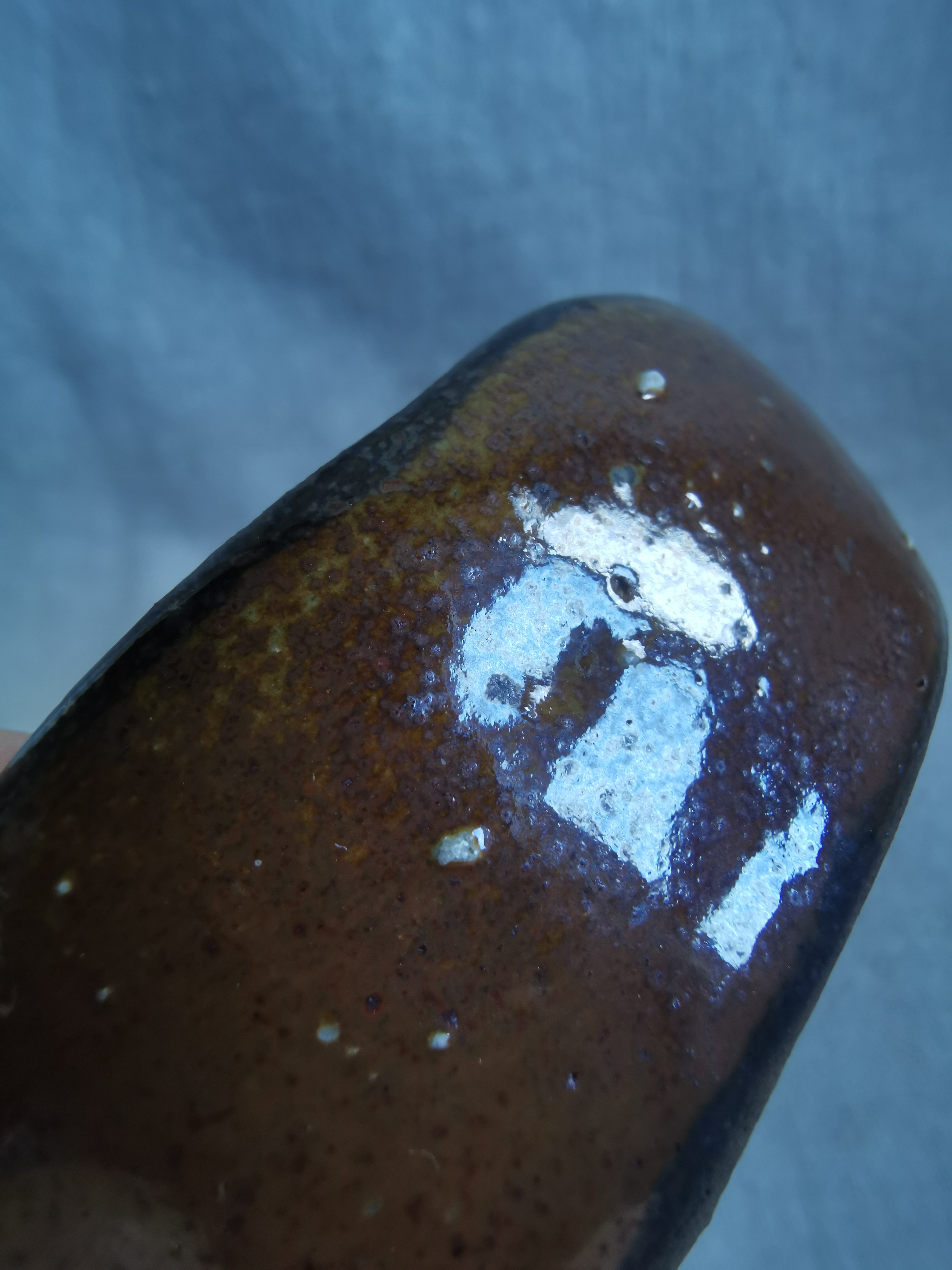 宋代耀州窑酱釉油滴釉荷花形小洗,高3厘米,直径10.