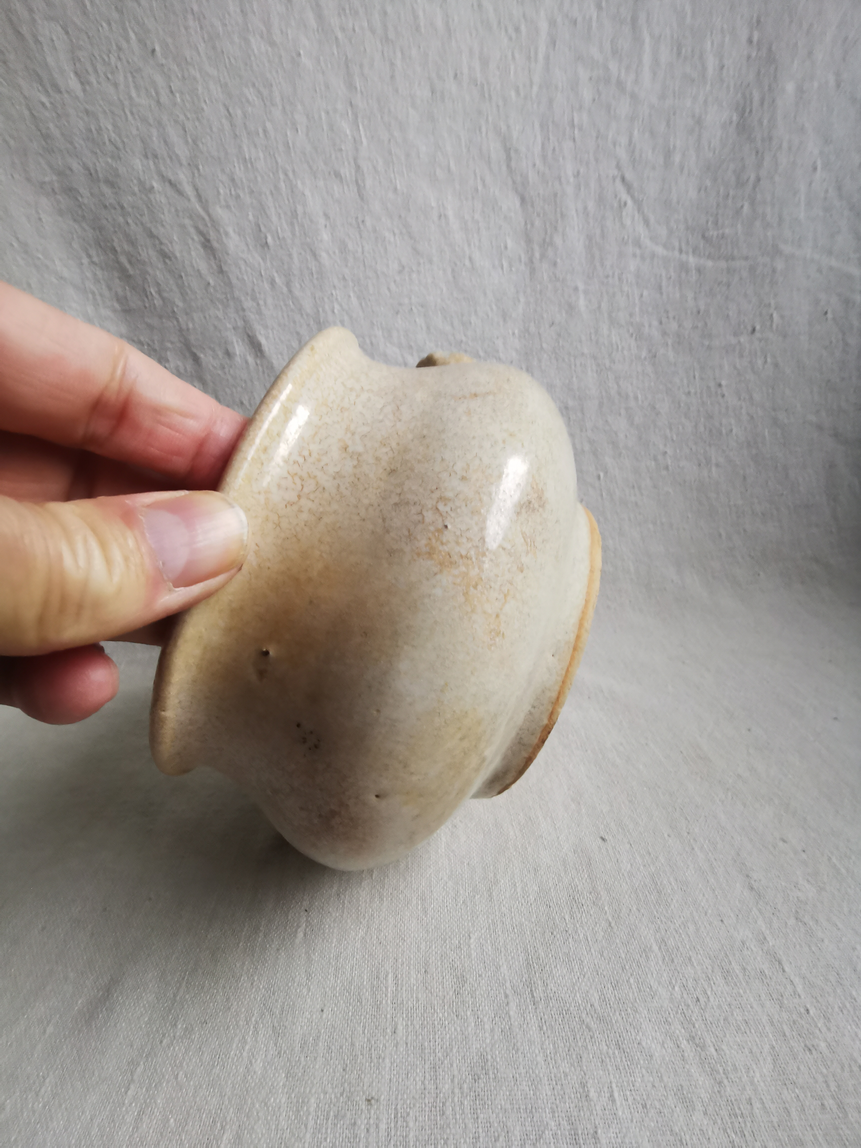 清中晚期广东石湾窑兽耳香炉,高9.5厘米,炉径14.5厘米,底径10厘米.