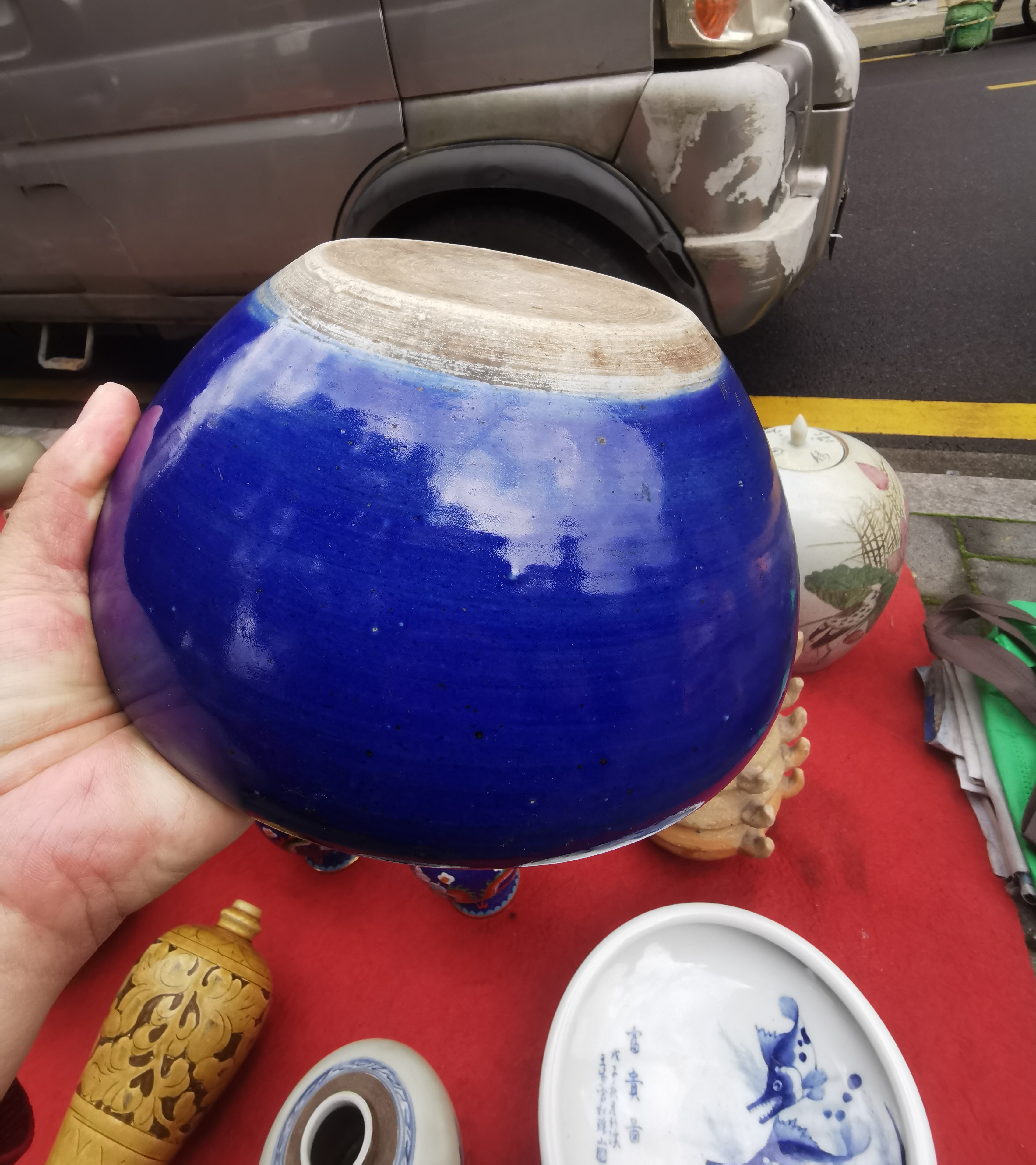 清中期民窑祭蓝釉香炉,高12厘米,直径22厘米,底径12厘米.