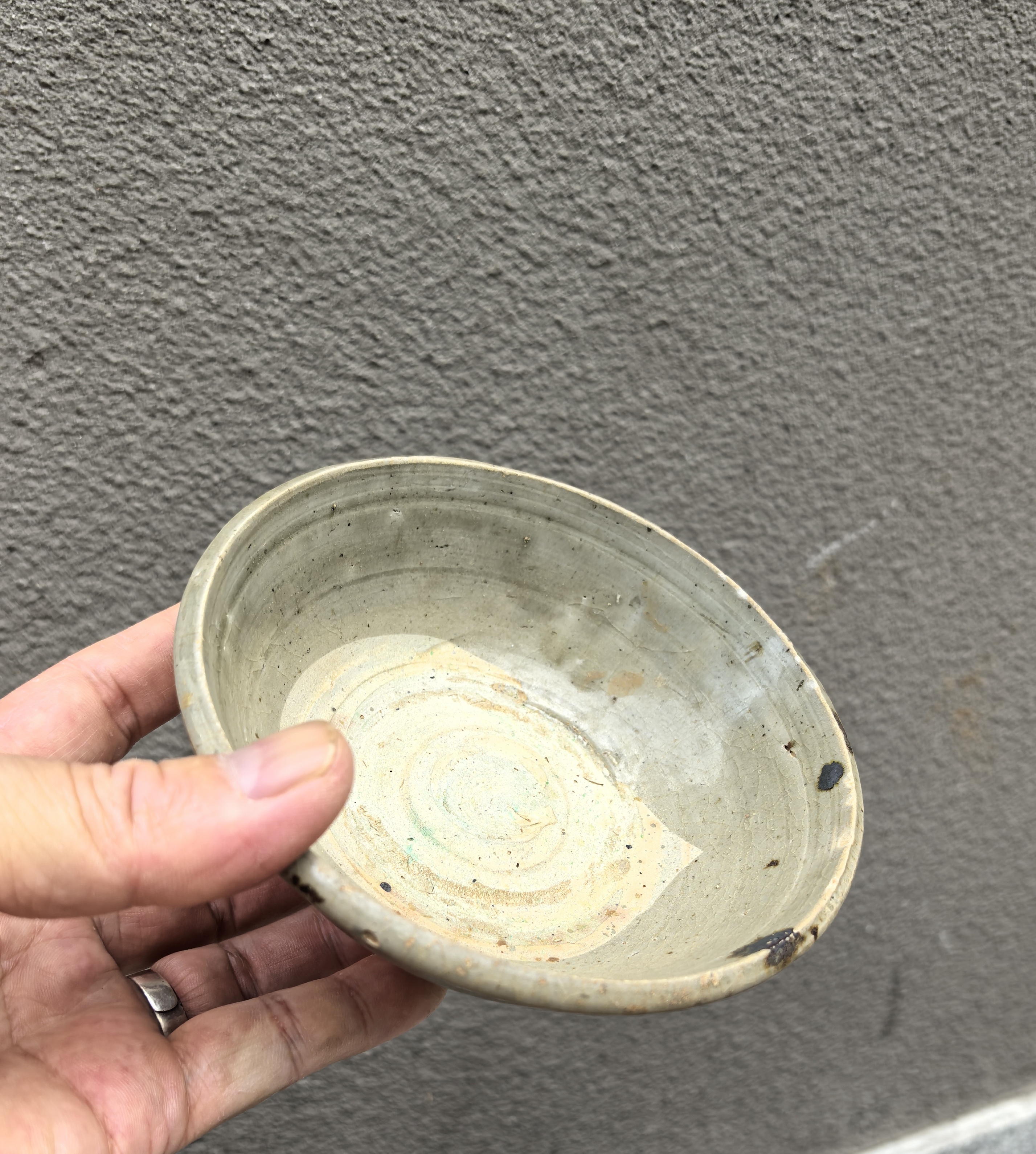 宋代岳州窑青釉碗,高5.8厘米,口径15.5厘米,足径6.8厘米.