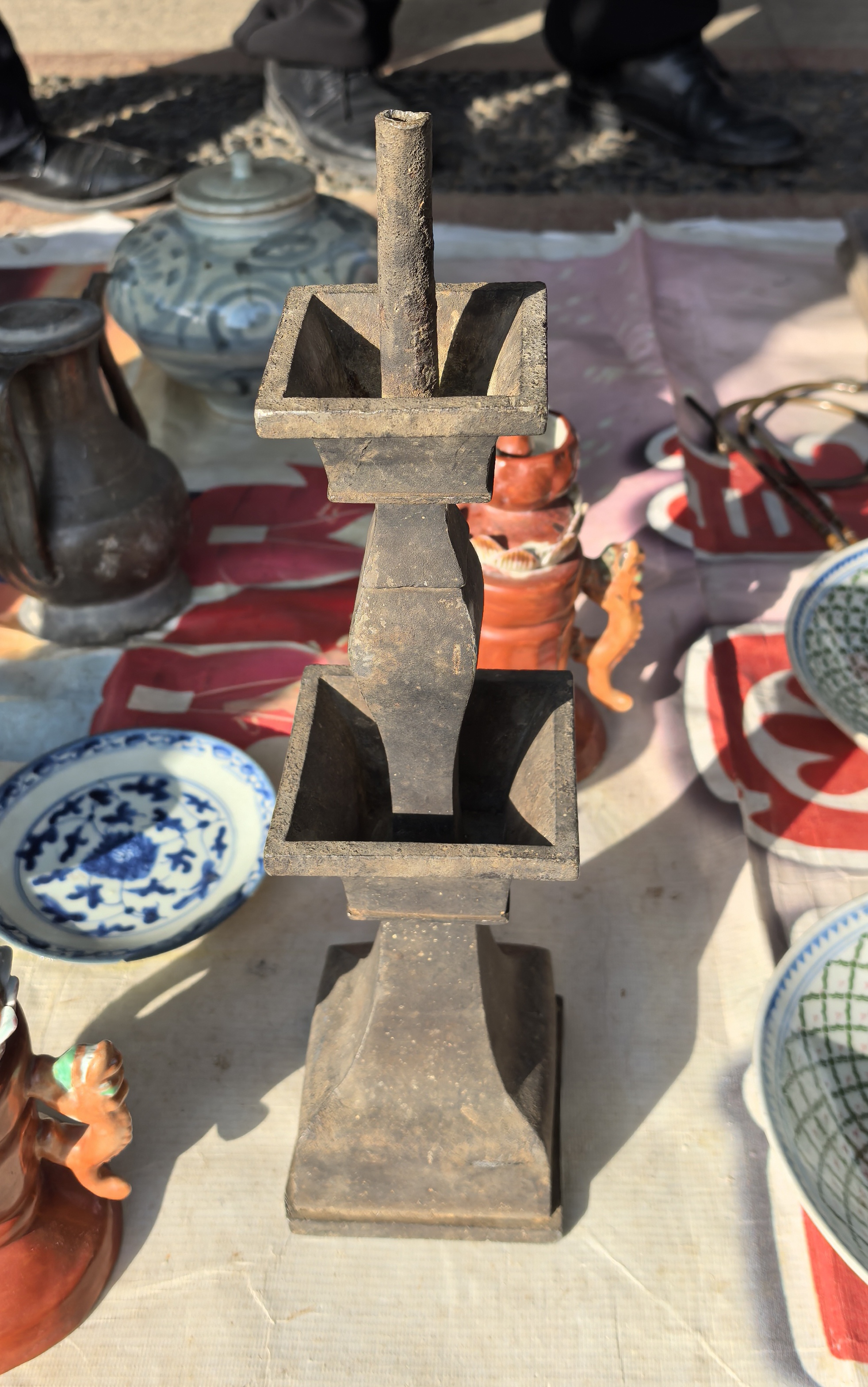 清代锡质方形烛台,通高41厘米,足底径宽10.8厘米