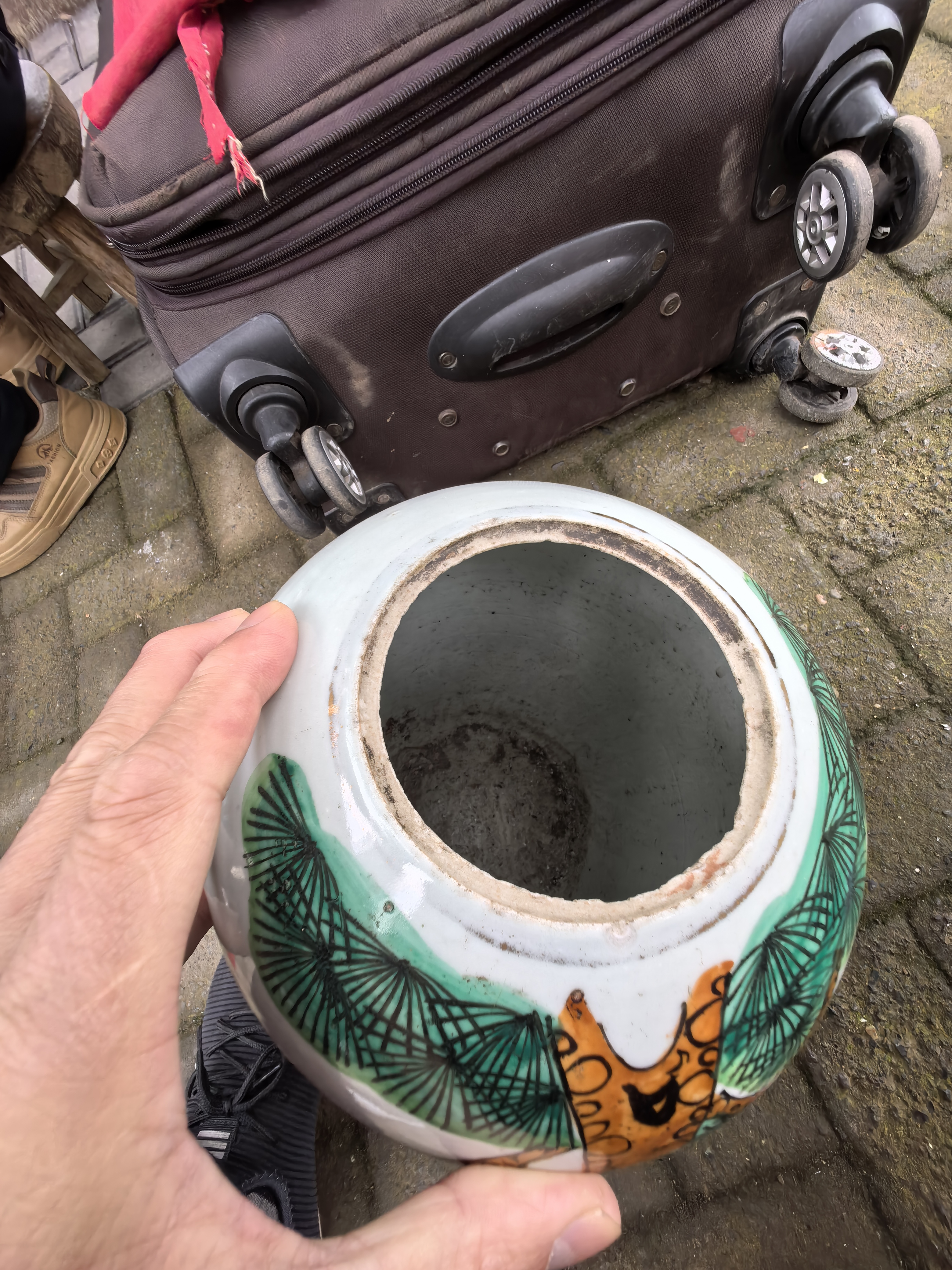 民国粉彩松鹤富贵图东瓜罐,高25厘米,口径9.6厘米,底径14.2厘米