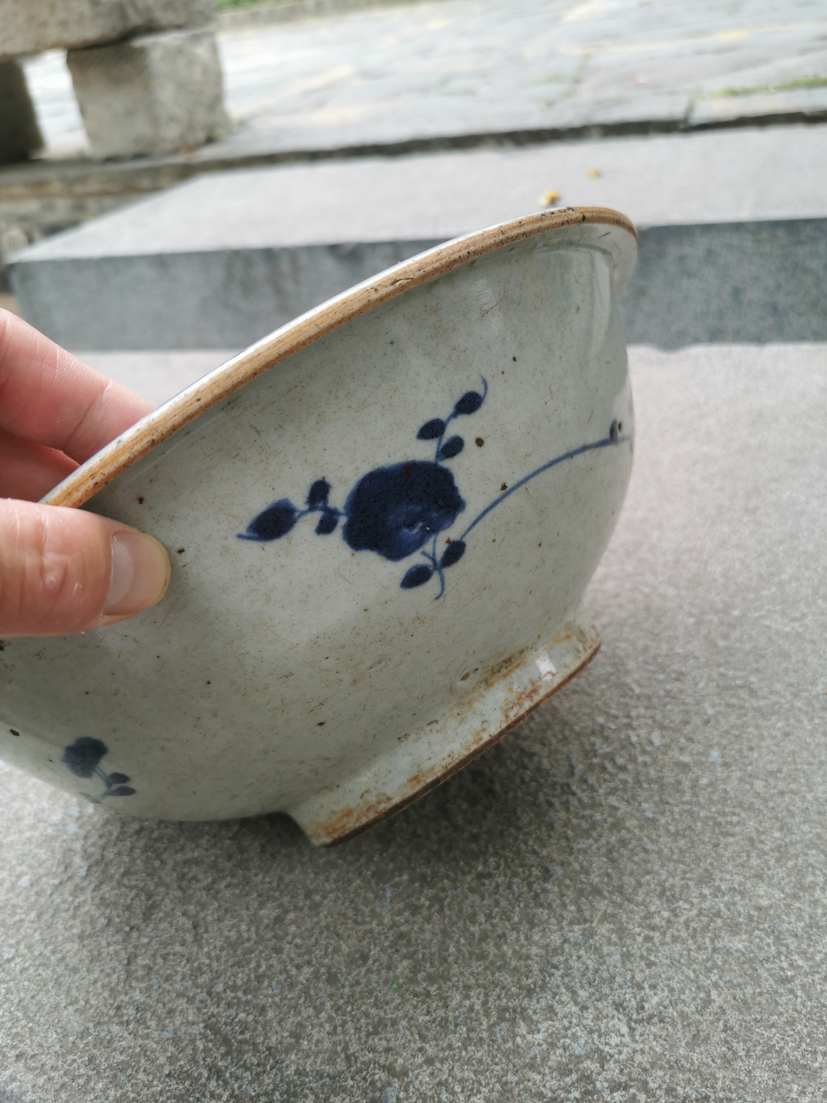 清中早期民窑青花风景图大海碗,高10厘米,碗径28厘米,足径11厘米.