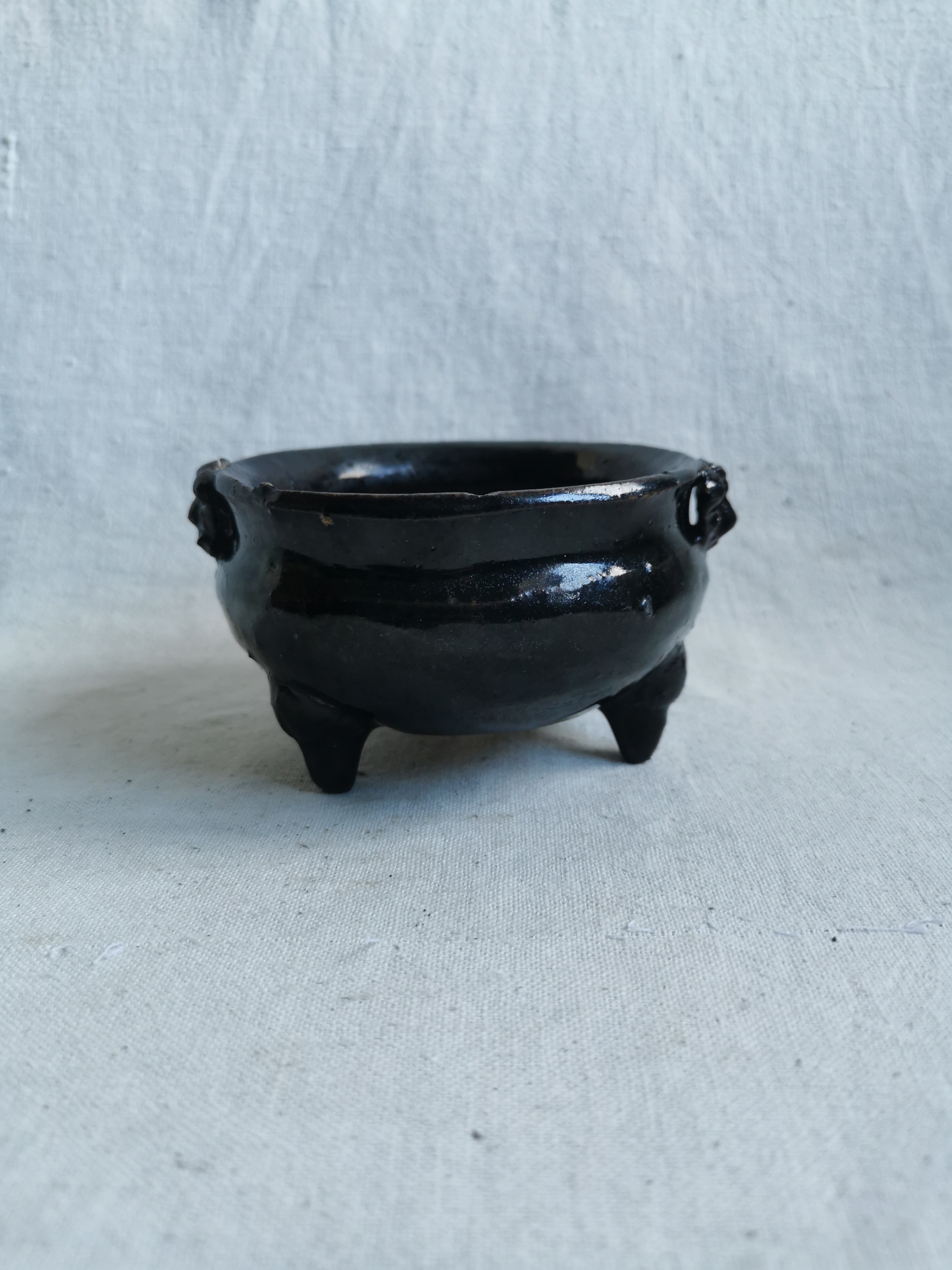 宋元时期北方窑口黑釉兽耳三足香炉,高6.