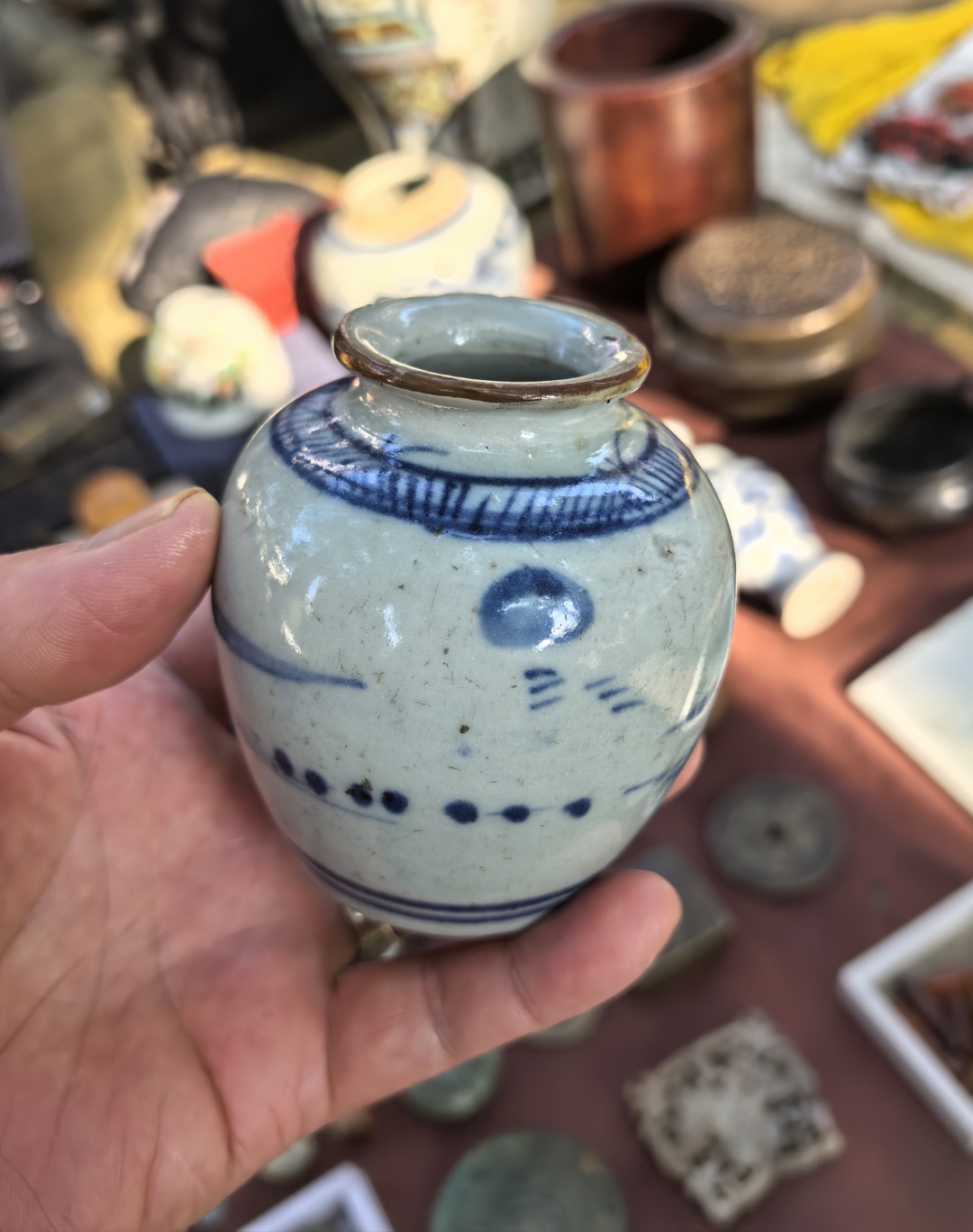 清中期青花风景图石榴尊,高9厘米,口径5.2厘米,底径8.2厘米.