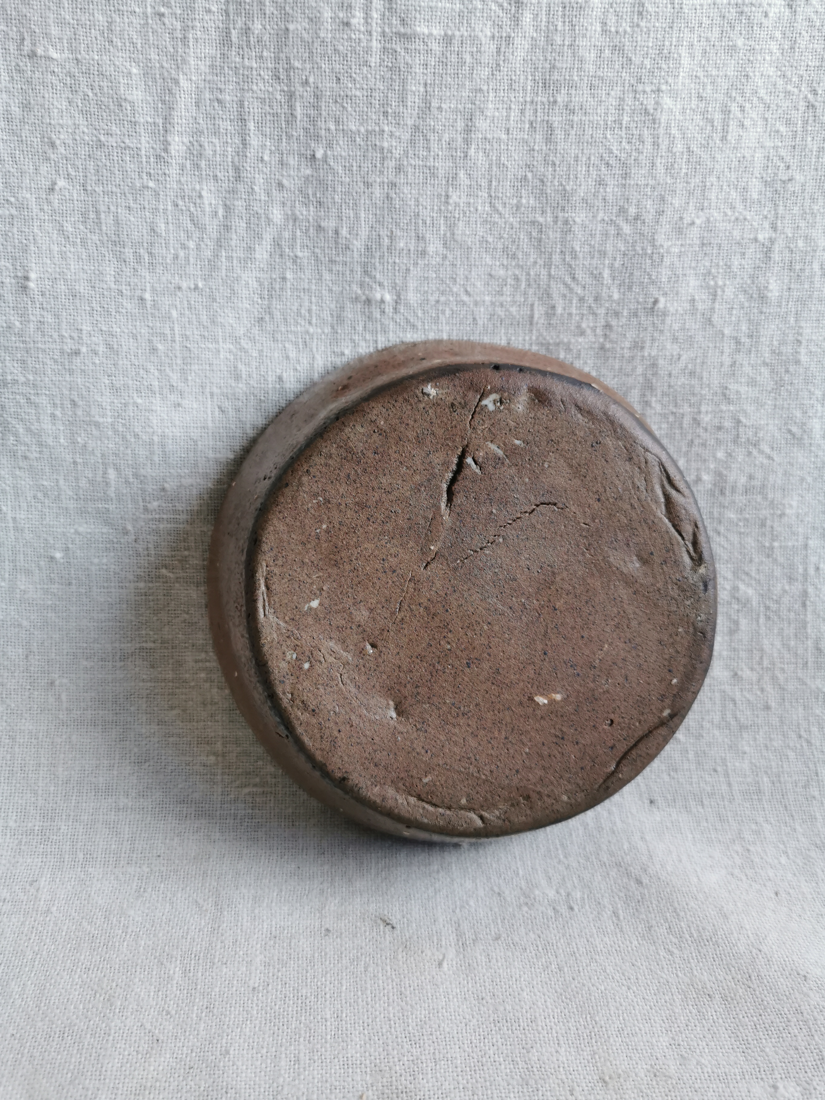 宋代耀州窑酱釉油滴釉荷花形小洗,高3厘米,直径10.