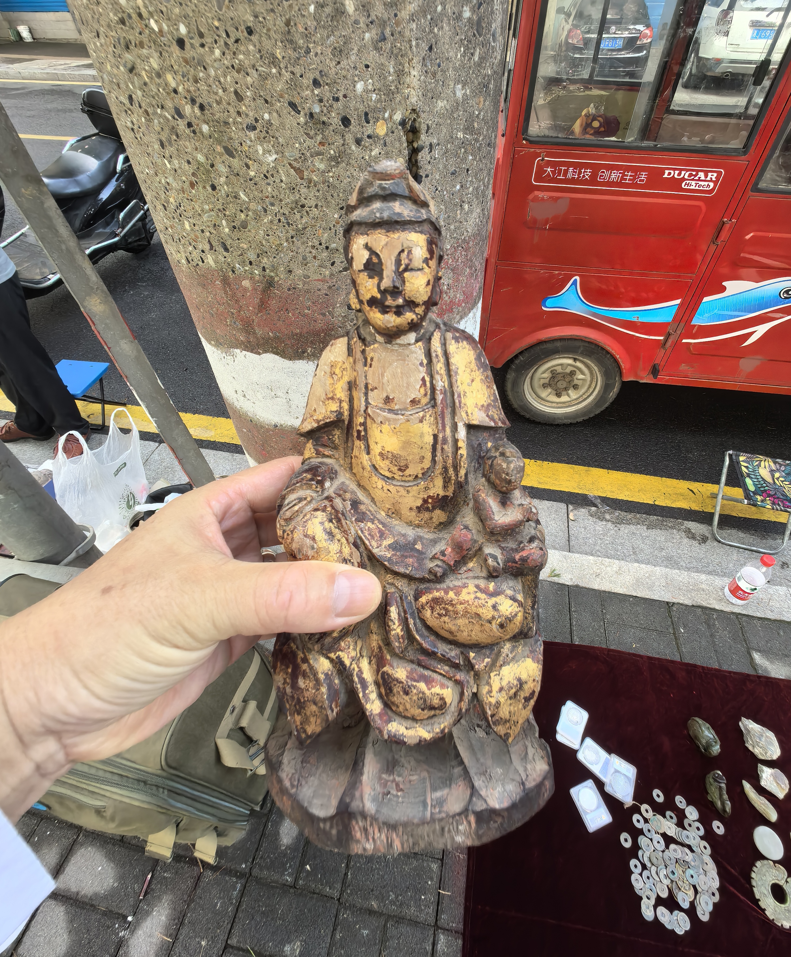 清中早期金漆彩绘木雕送子观音菩萨造像,高24