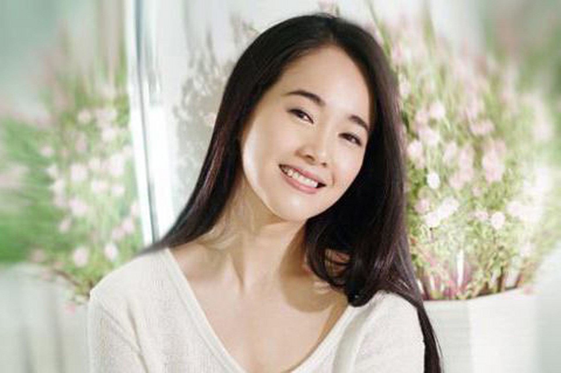 次年7月左青生下女儿,按时间推算是未婚先孕
