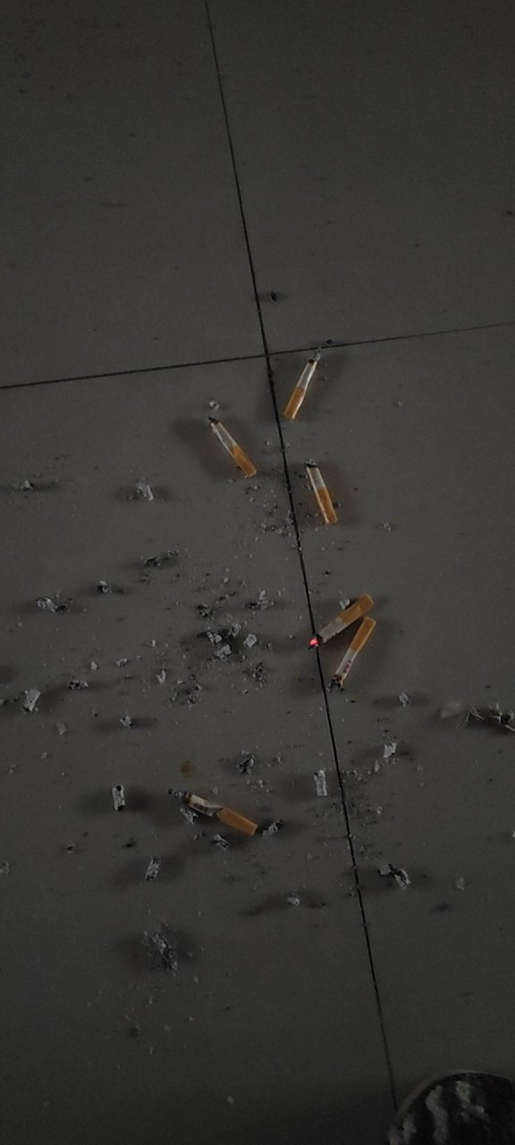 男人好难 一地烟头一地愁,袅袅青烟呛泪流.