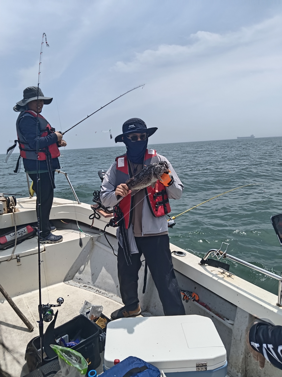 秦皇岛包一条钓鱼船出海钓鱼体验海钓乐趣