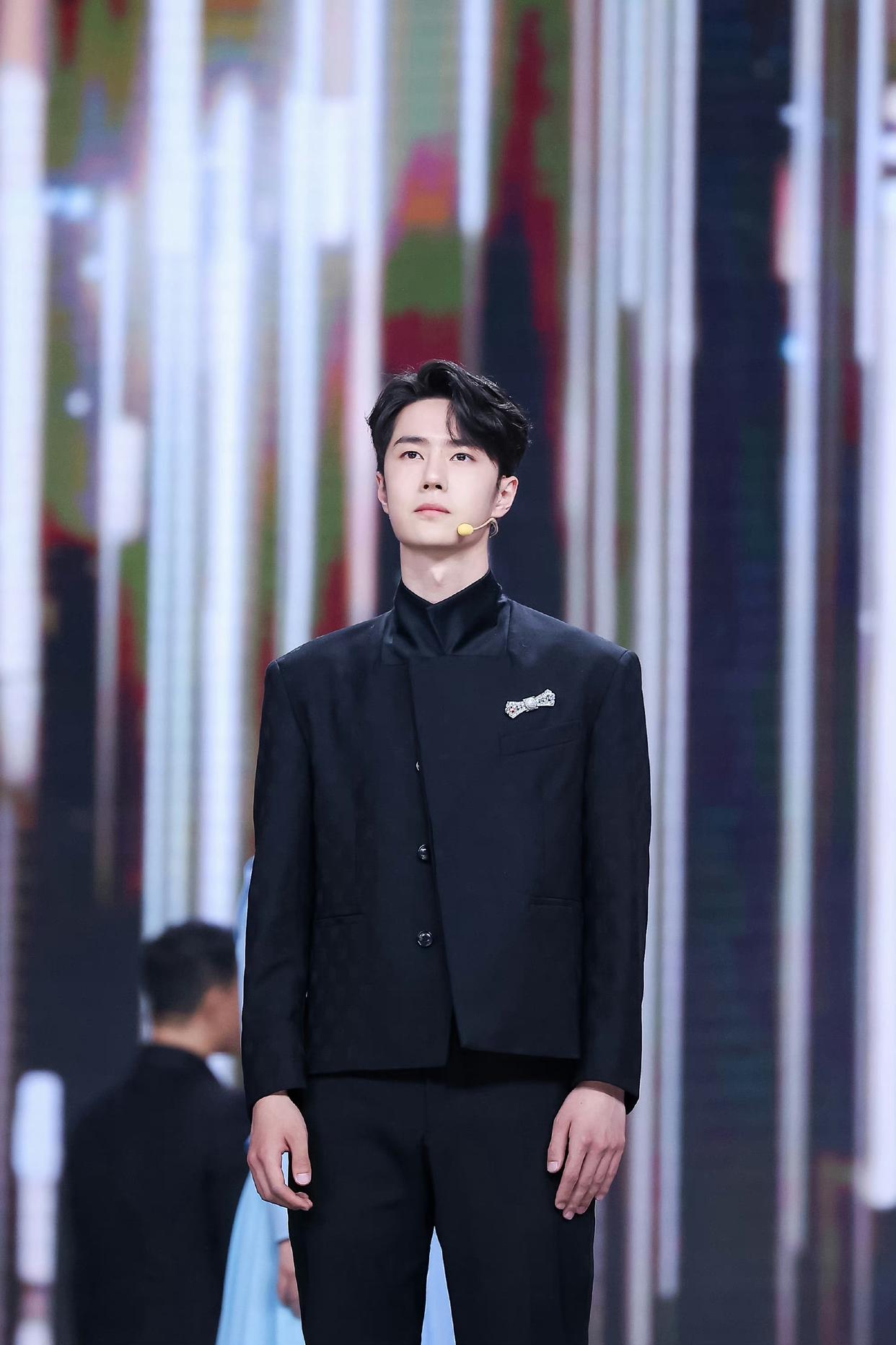 高冷帅气的王一博