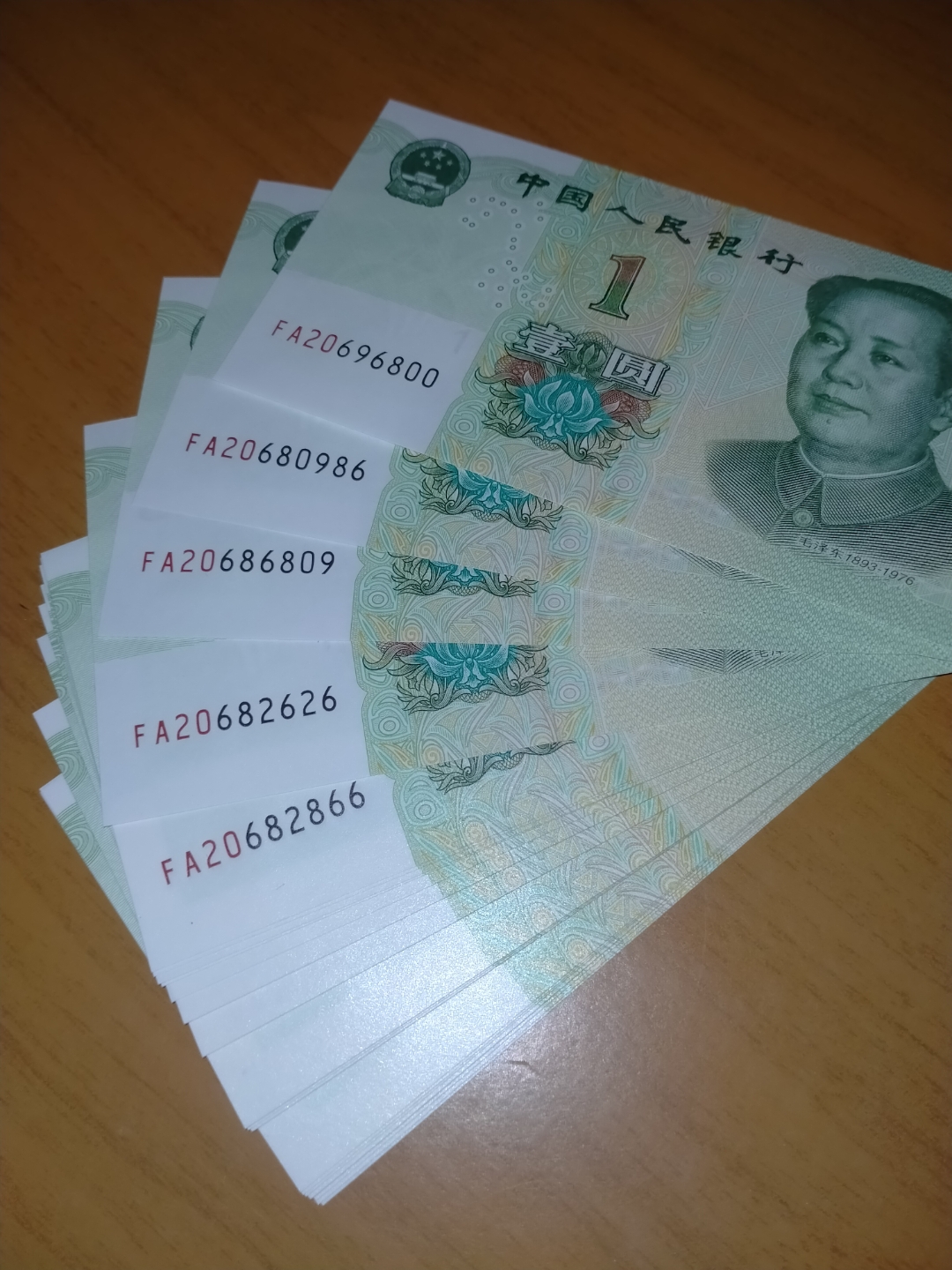 新版1元首发冠fa,出现的荧光背金沙,真的是非常漂亮,美轮美奂,不可方