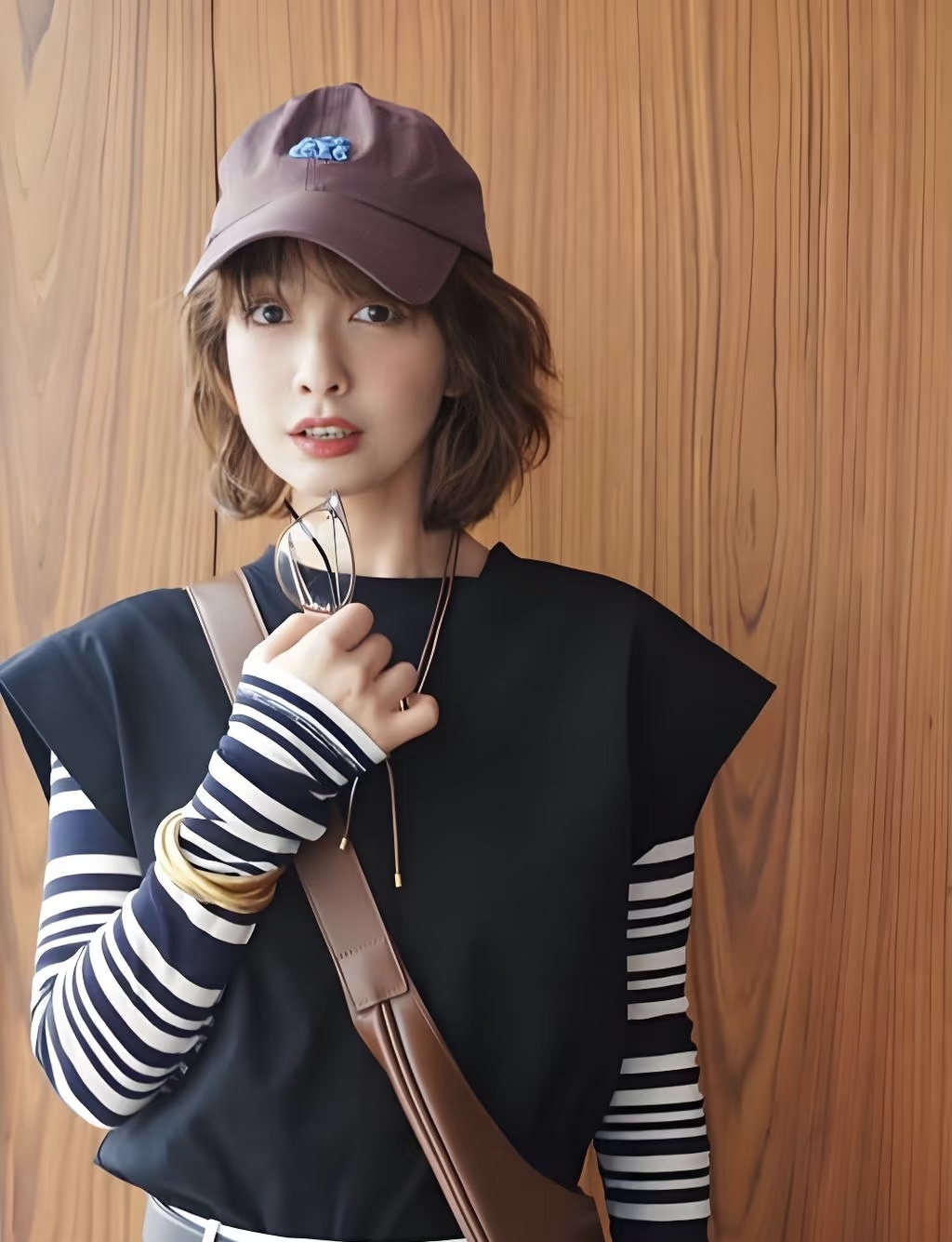 吴昕以前是被困在快乐大本营那个节目里了,虽然起点高,但是没有她合适