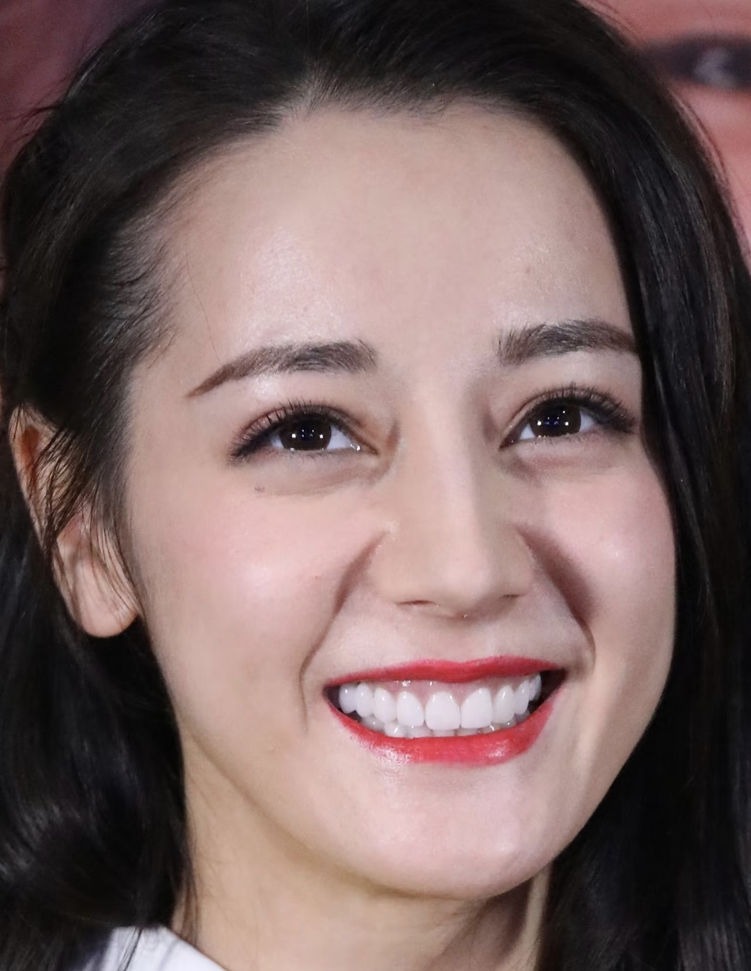 迪丽热巴这几张照片也很好看,但这个时期应该是她状态最不好的一两年