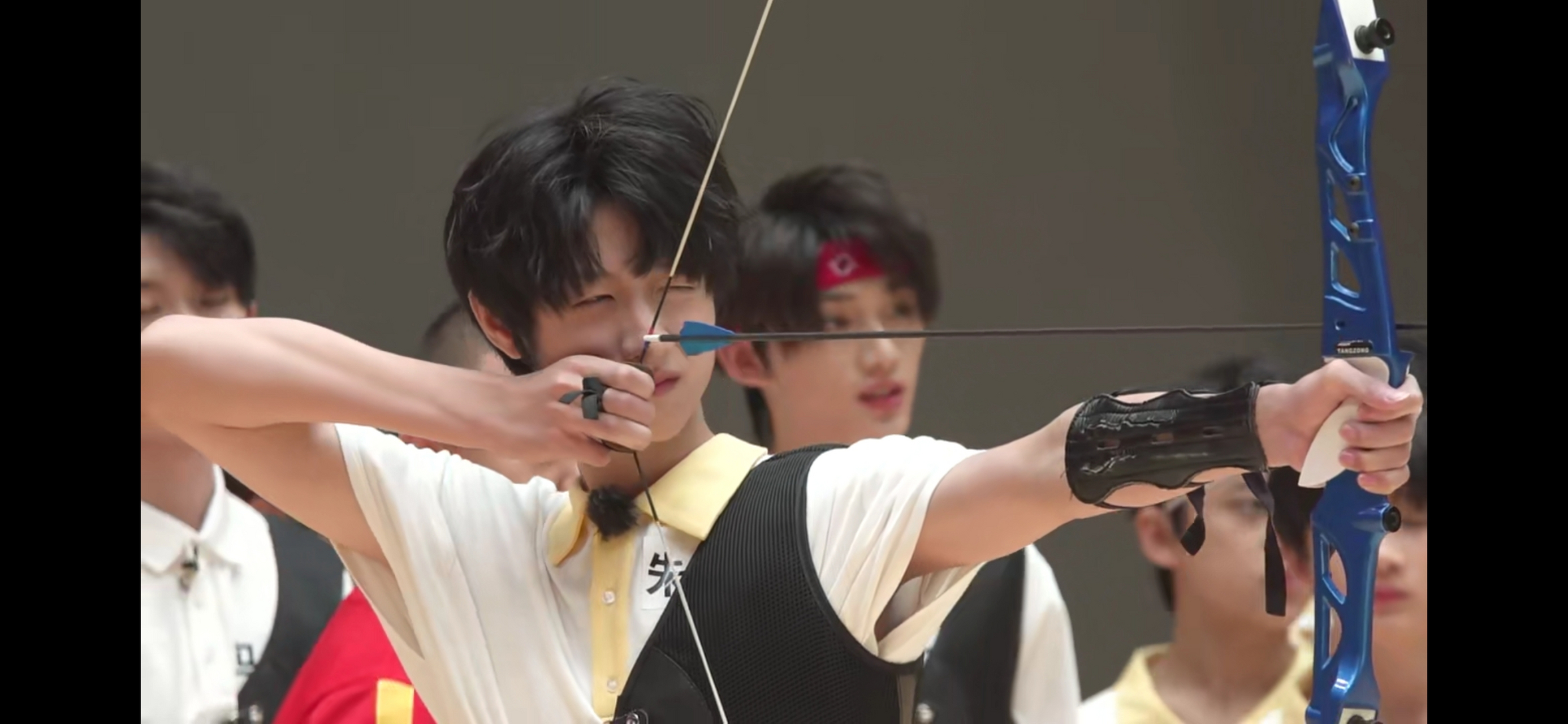 [2020tf家族夏日运动会]朱志鑫射箭 (自截)