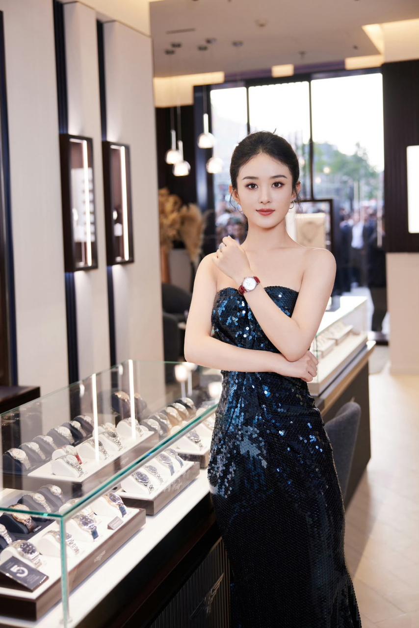 赵丽颖蓝色星钻人鱼裙# 赵丽颖今日份活动造型,注意!