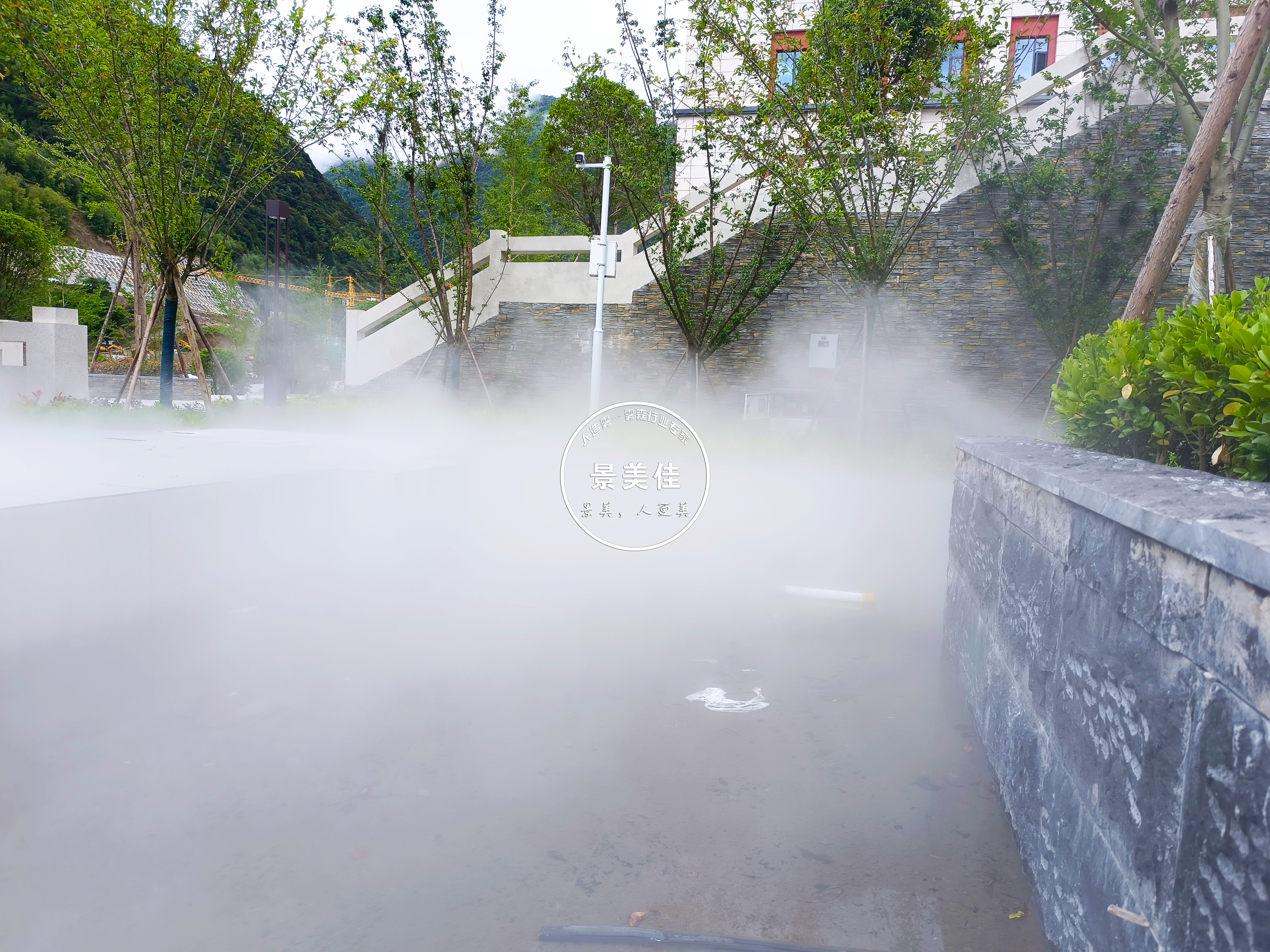 景观水池作为人造雾系统的表现效果载体之一,能更加的突出舒适的环境