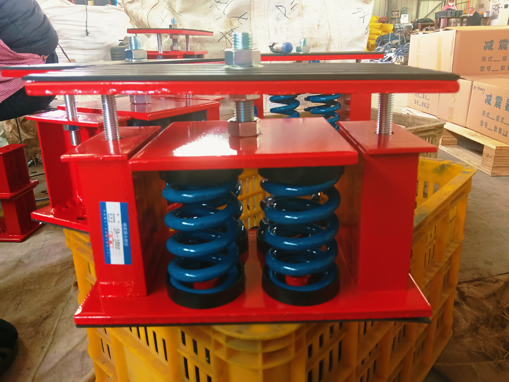 ja型阻尼弹簧减震器     弹簧采用低自然频率值设计,防振效果好,并经