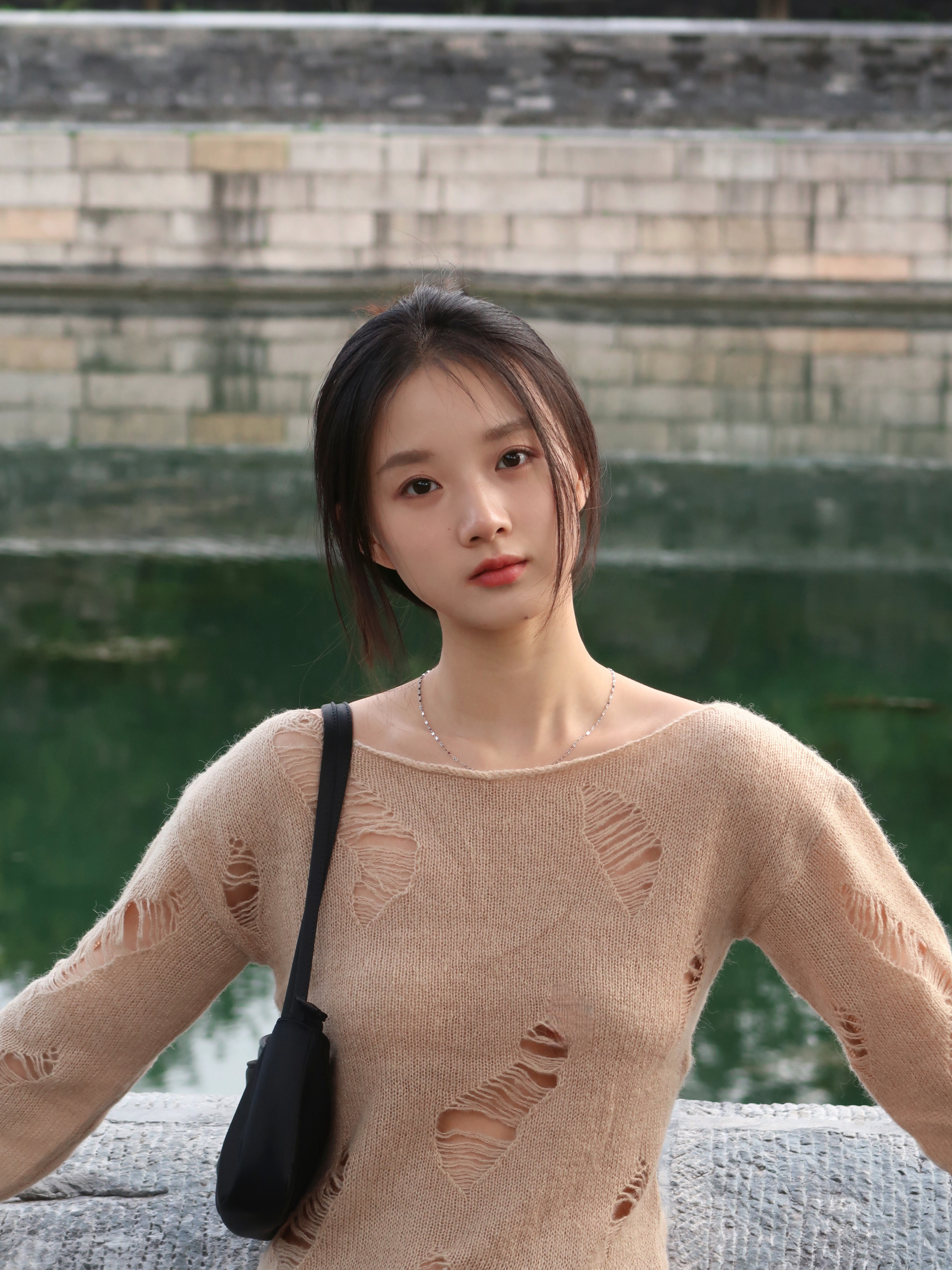 应知长恨不长见,莫道玉壶难玉冰