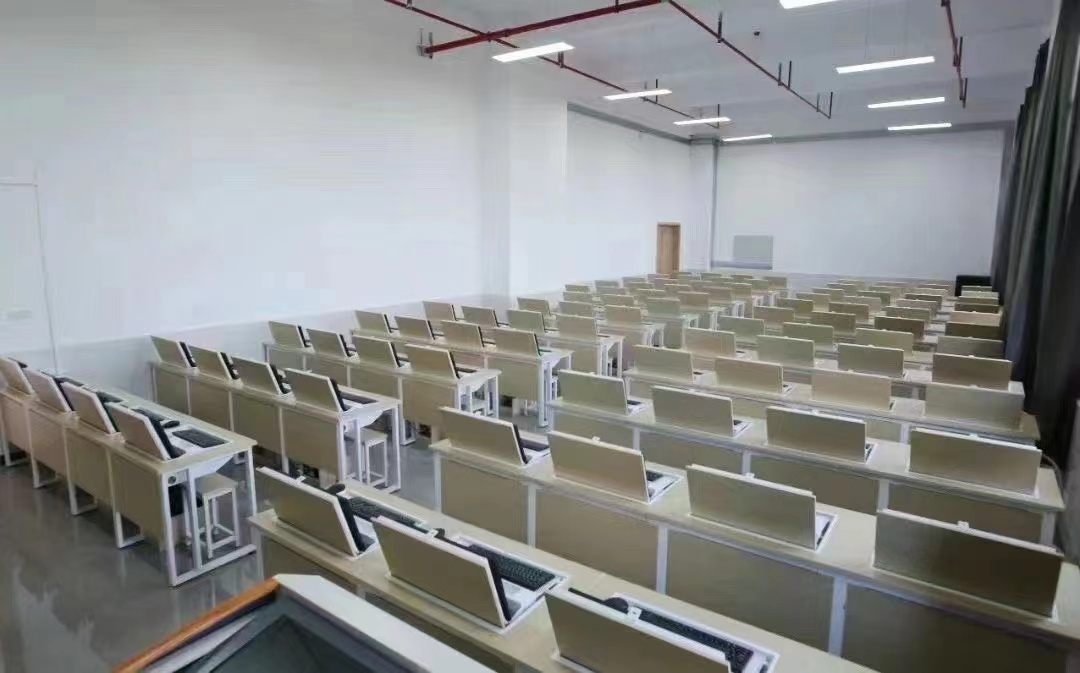 武汉东湖学院宽敞明亮的教室