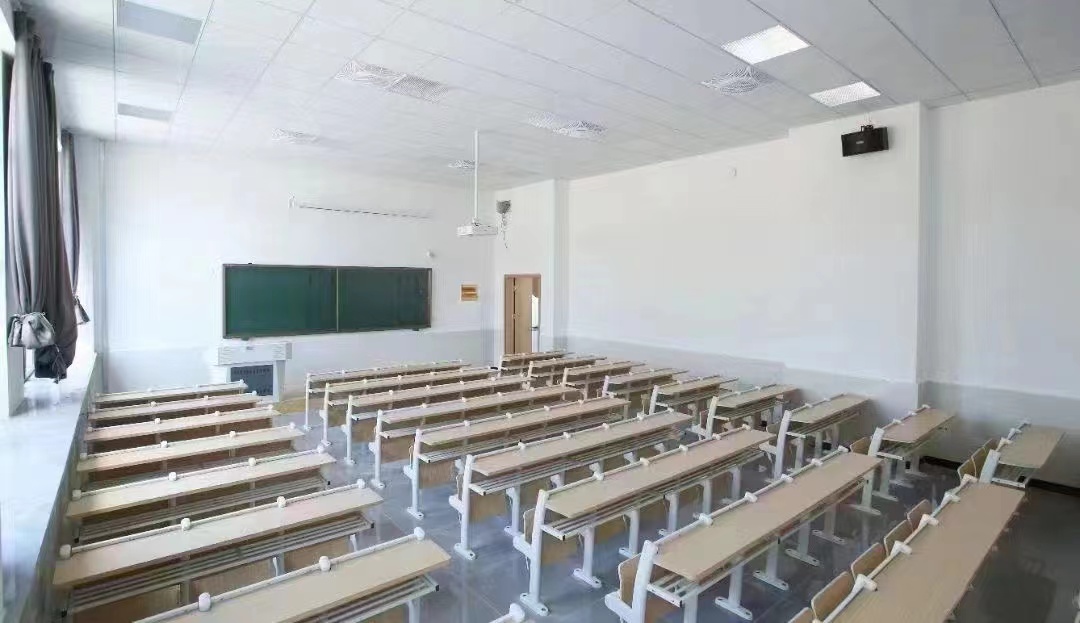武汉东湖学院宽敞明亮的教室