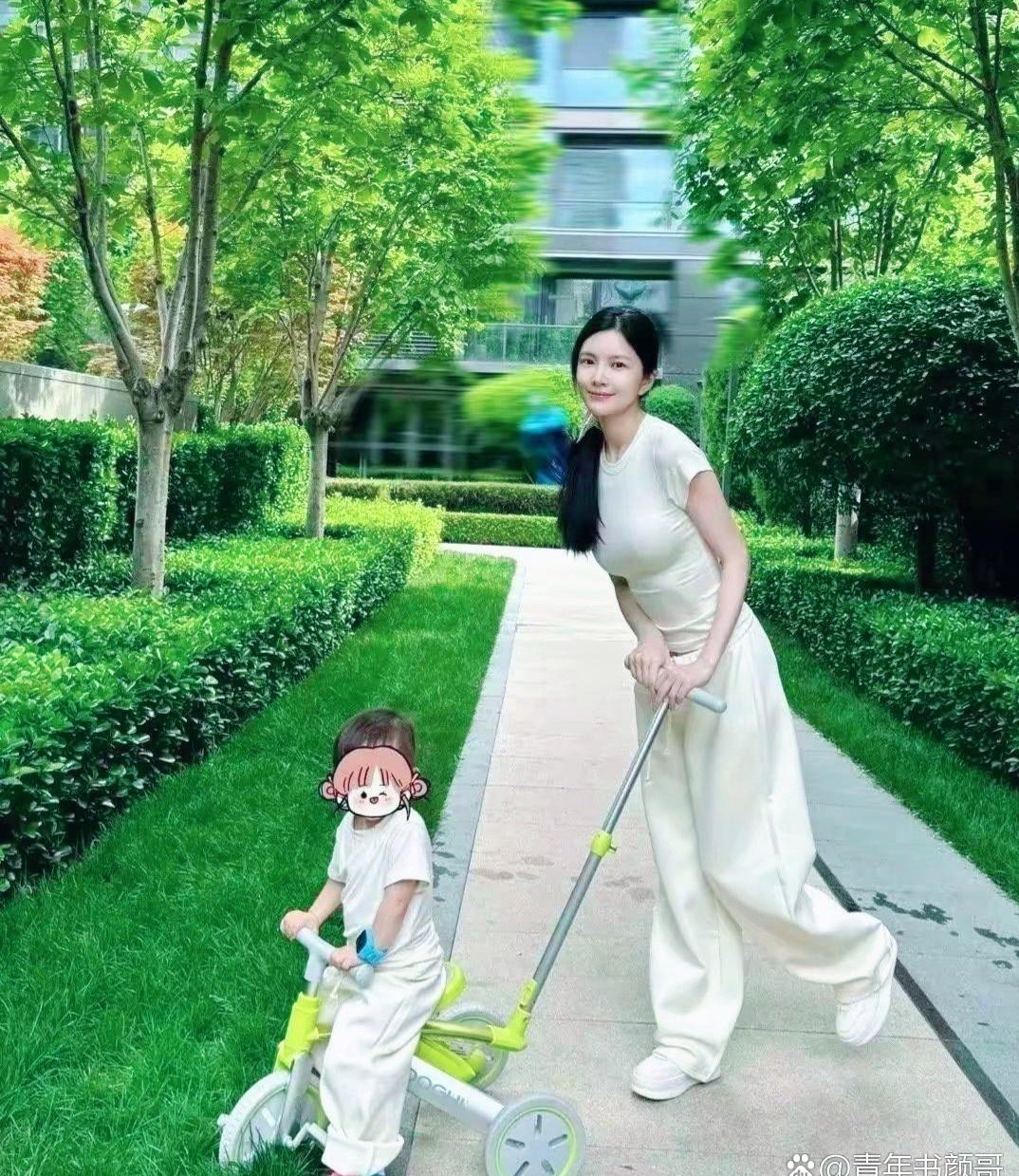 杜淳老婆好年轻啊,生完宝宝,还是这么优雅丽质.