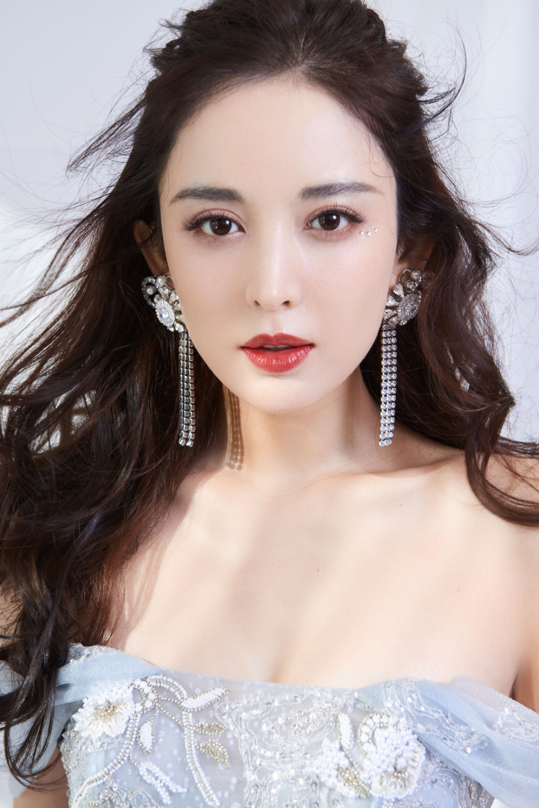 古力娜扎美得夺目!