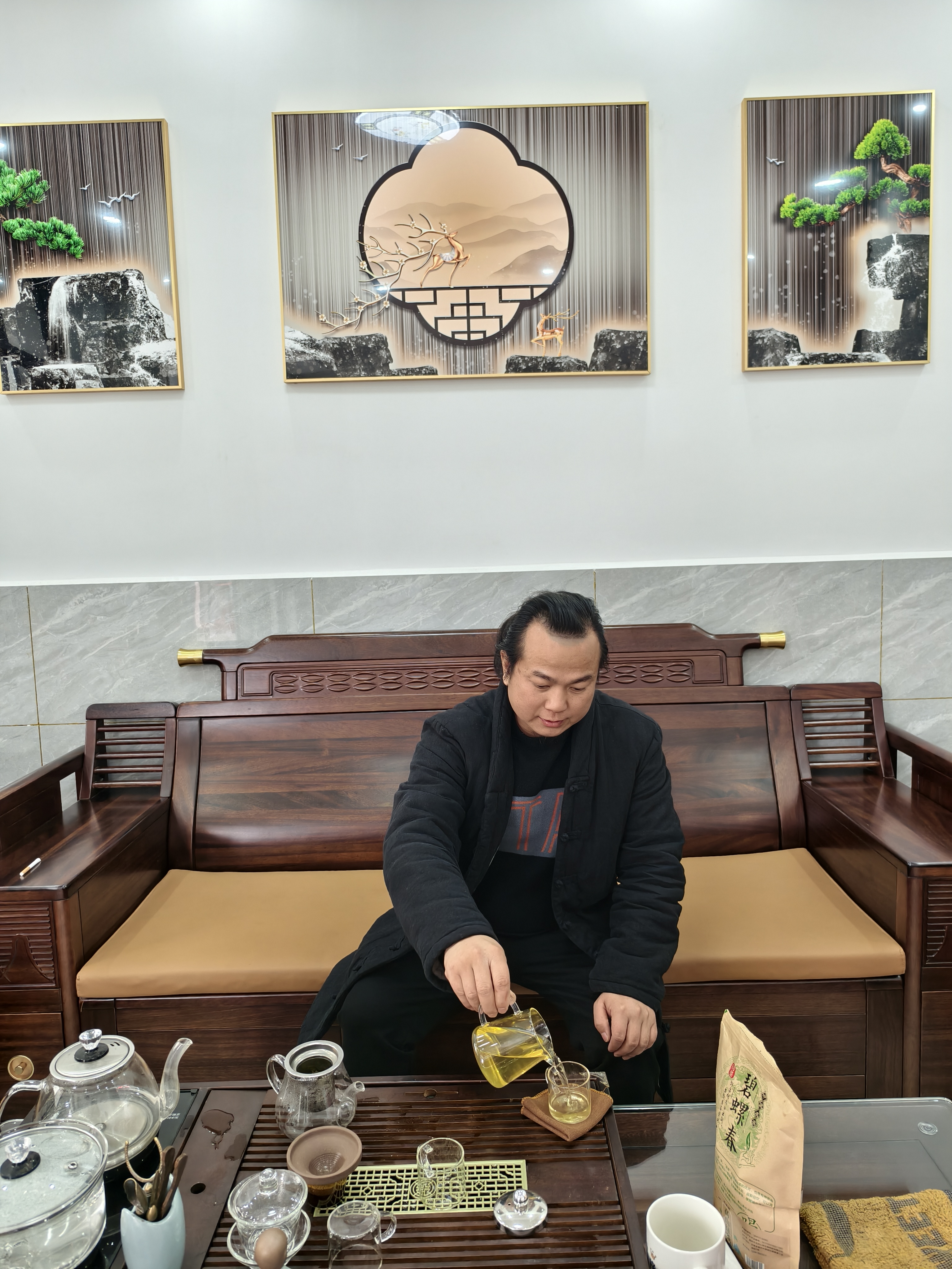 广东风水大师尘非子道人,本名戴慧军,湖南娄底人,但