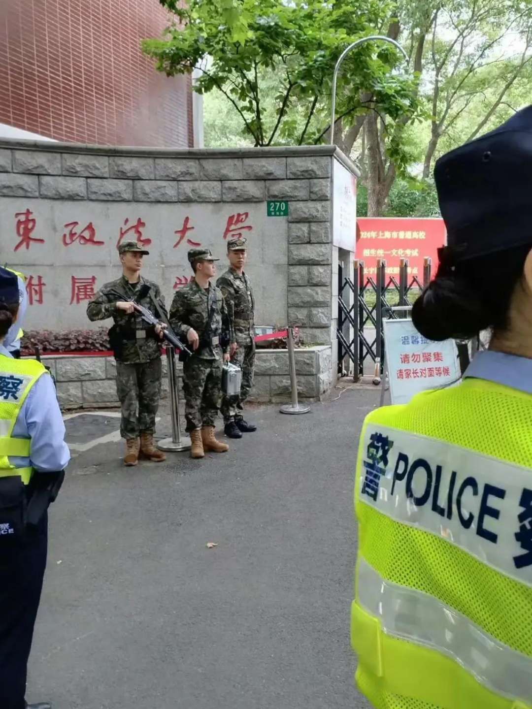当目光触及到这个箱子时,心中不由自主地就产生了一种威慑十足的感觉