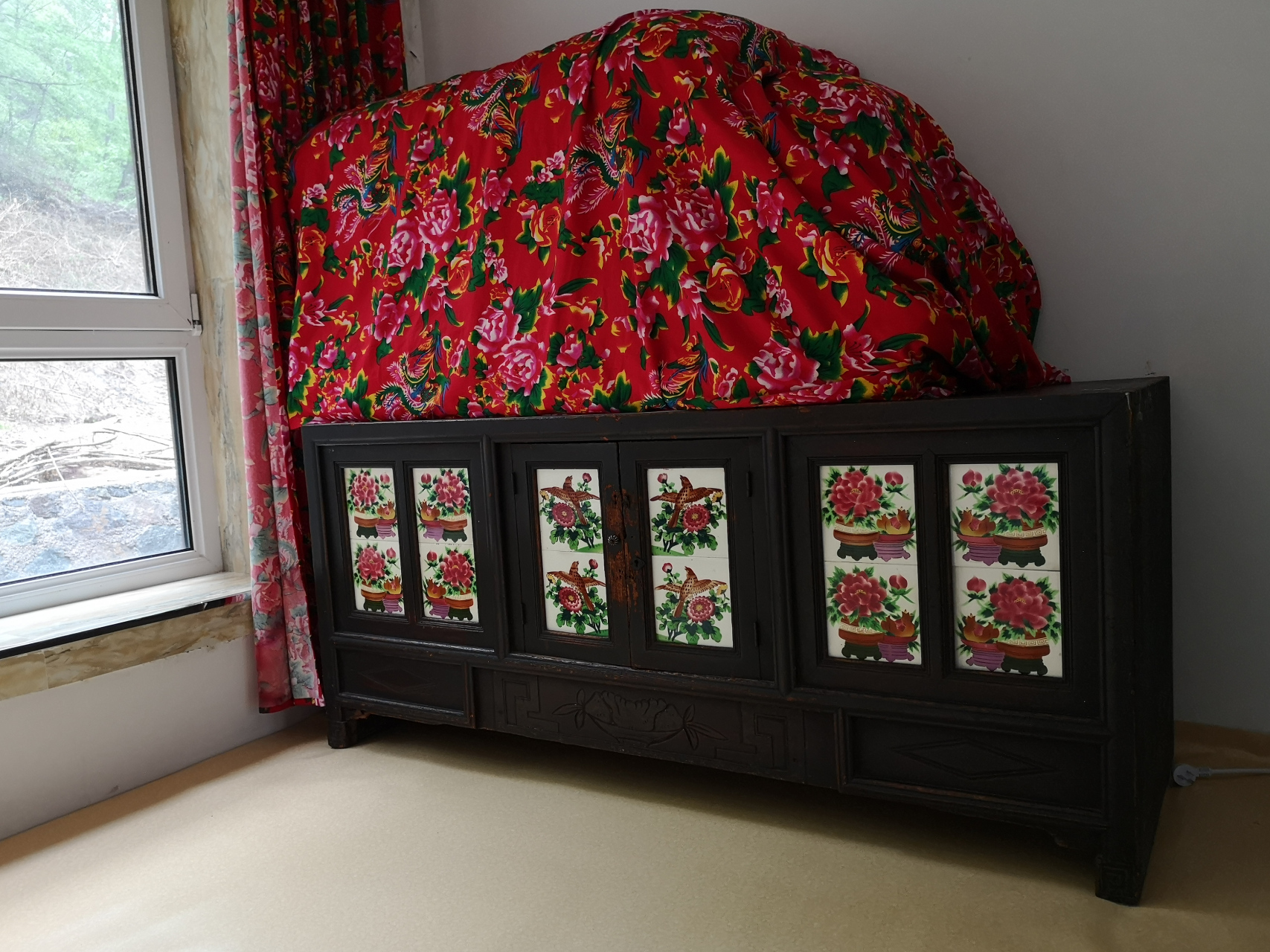 老物件～东北乡下的炕柜,俗称炕琴.下面放衣物,上面摞被子.#东北民俗