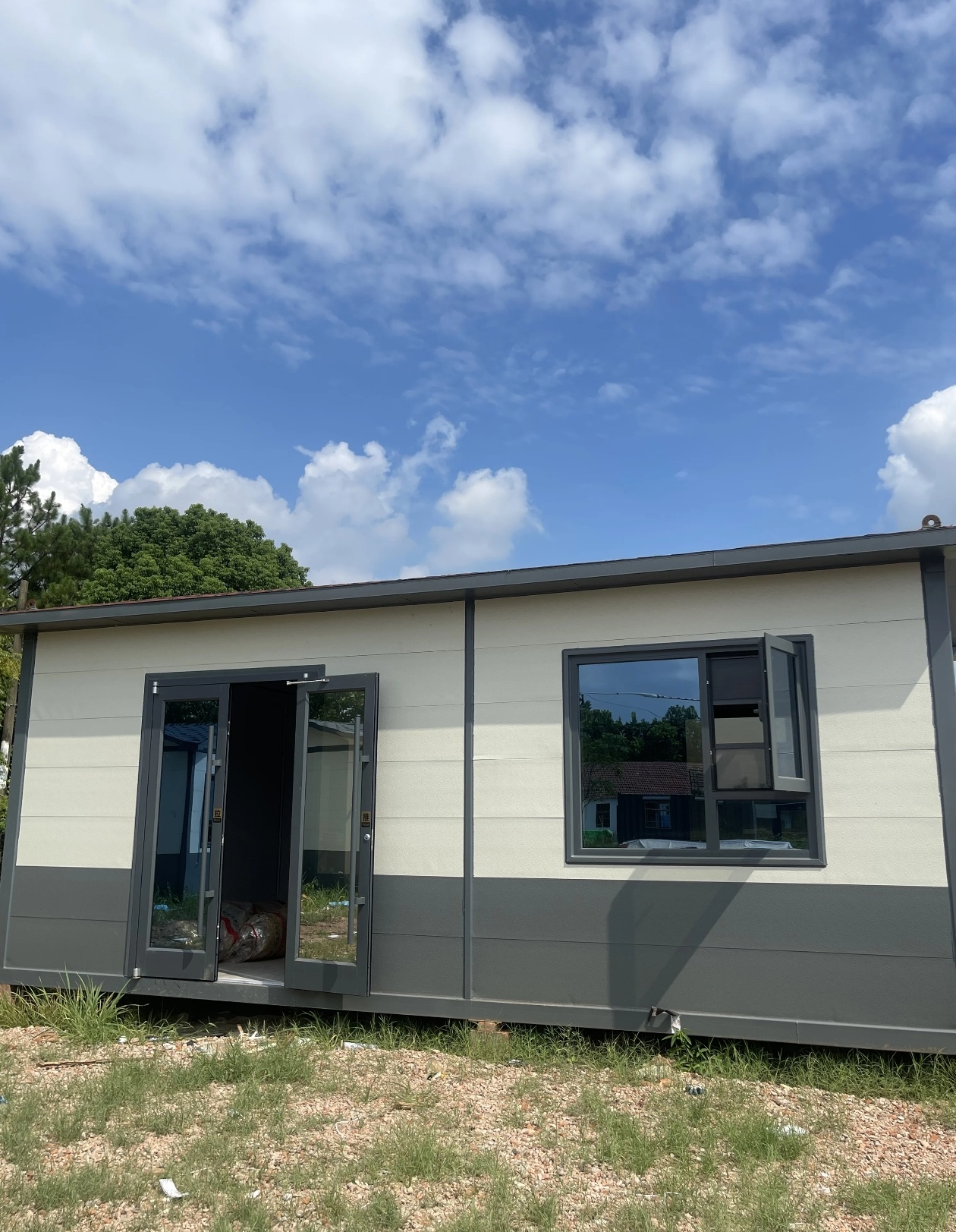 还真有这样的房子,就是移动房屋活动房,它看着不咋起眼,却实实在在