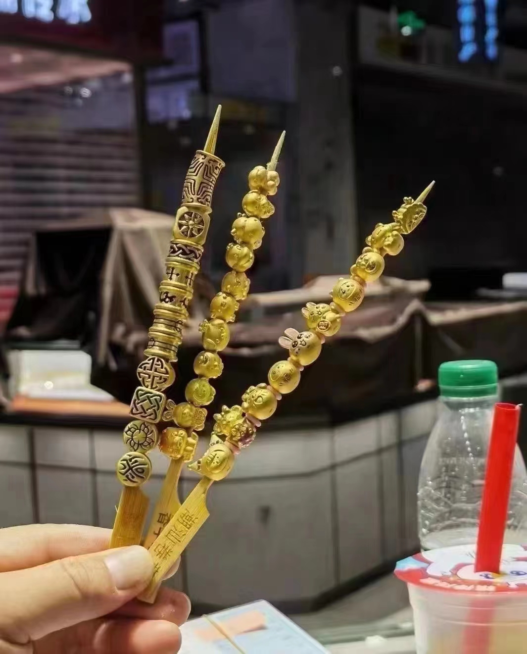 后来,她老公死了,她拿出了很多证据,通过法律途径