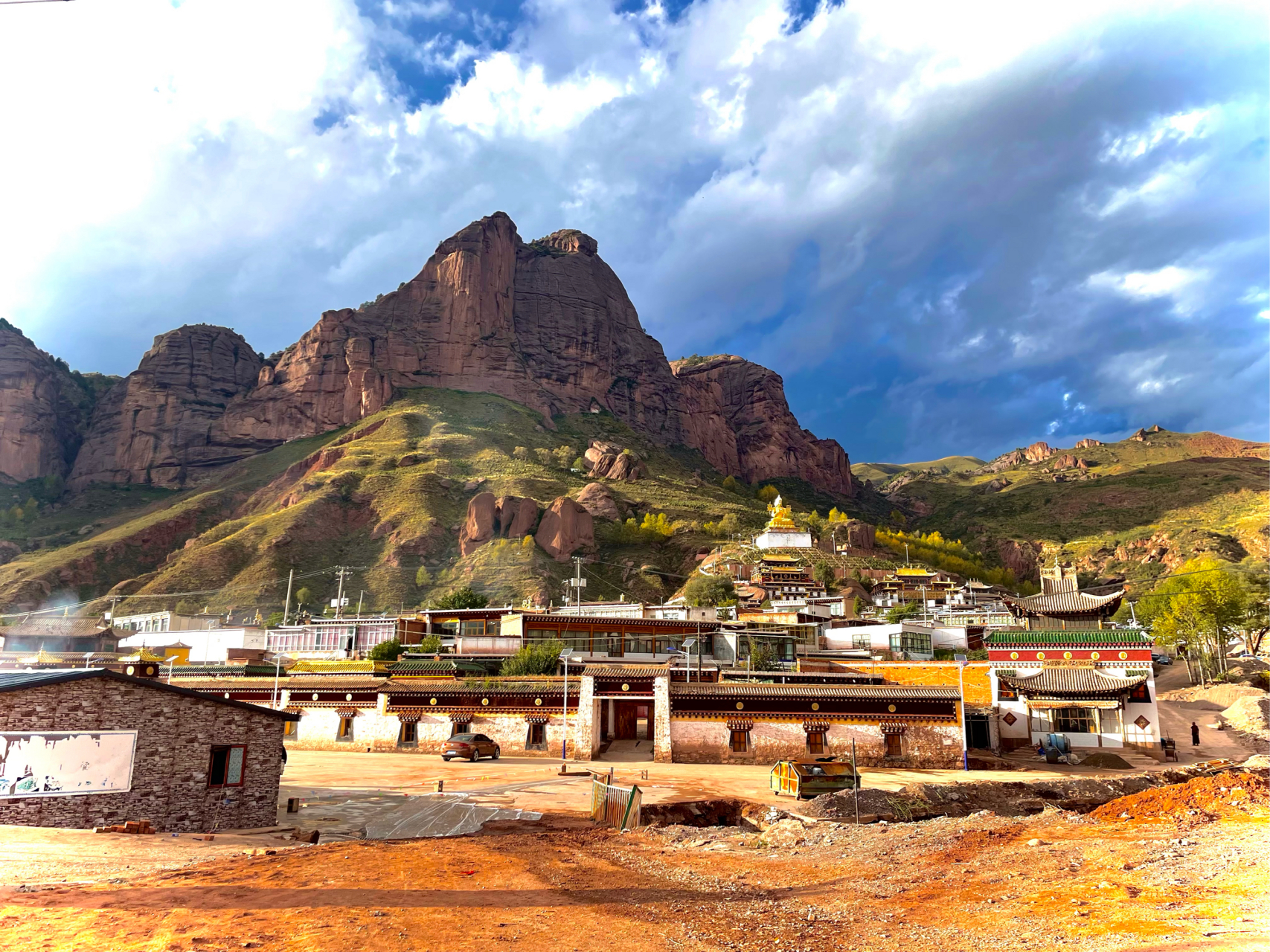 拉加寺的桑烟  青海省果洛藏族自治州大部分地区平均海拔4000米以上