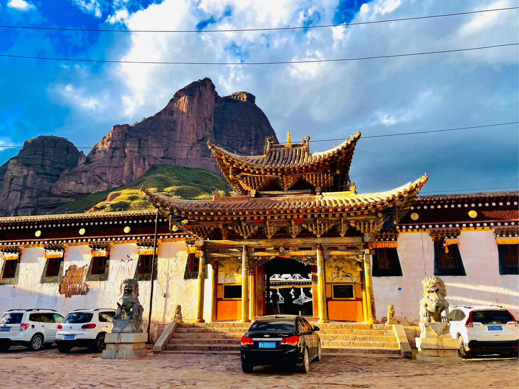 拉加寺的桑烟  青海省果洛藏族自治州大部分地区平均海拔4000米以上
