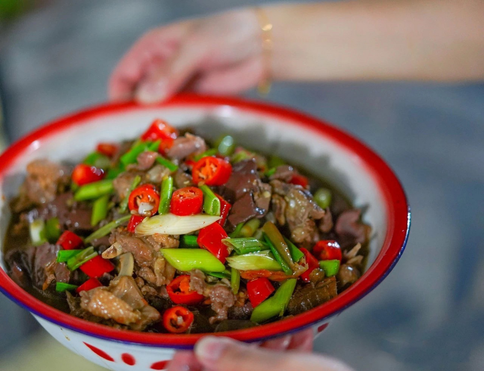 赣州有家南雄鹅王店 在章贡区渡口路14号一楼有一家"南雄鹅王店",一对