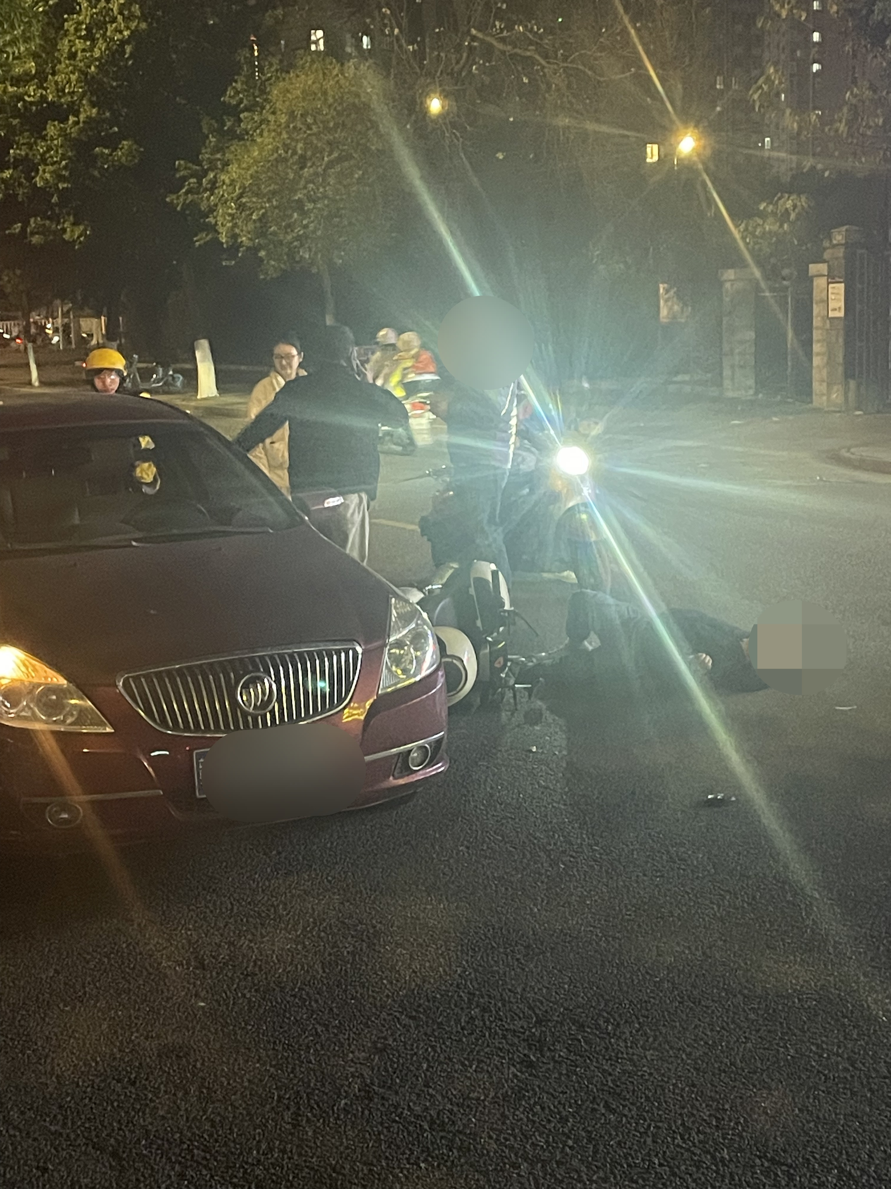 也许两轮车车速过快,两轮车车主碰撞后倒地