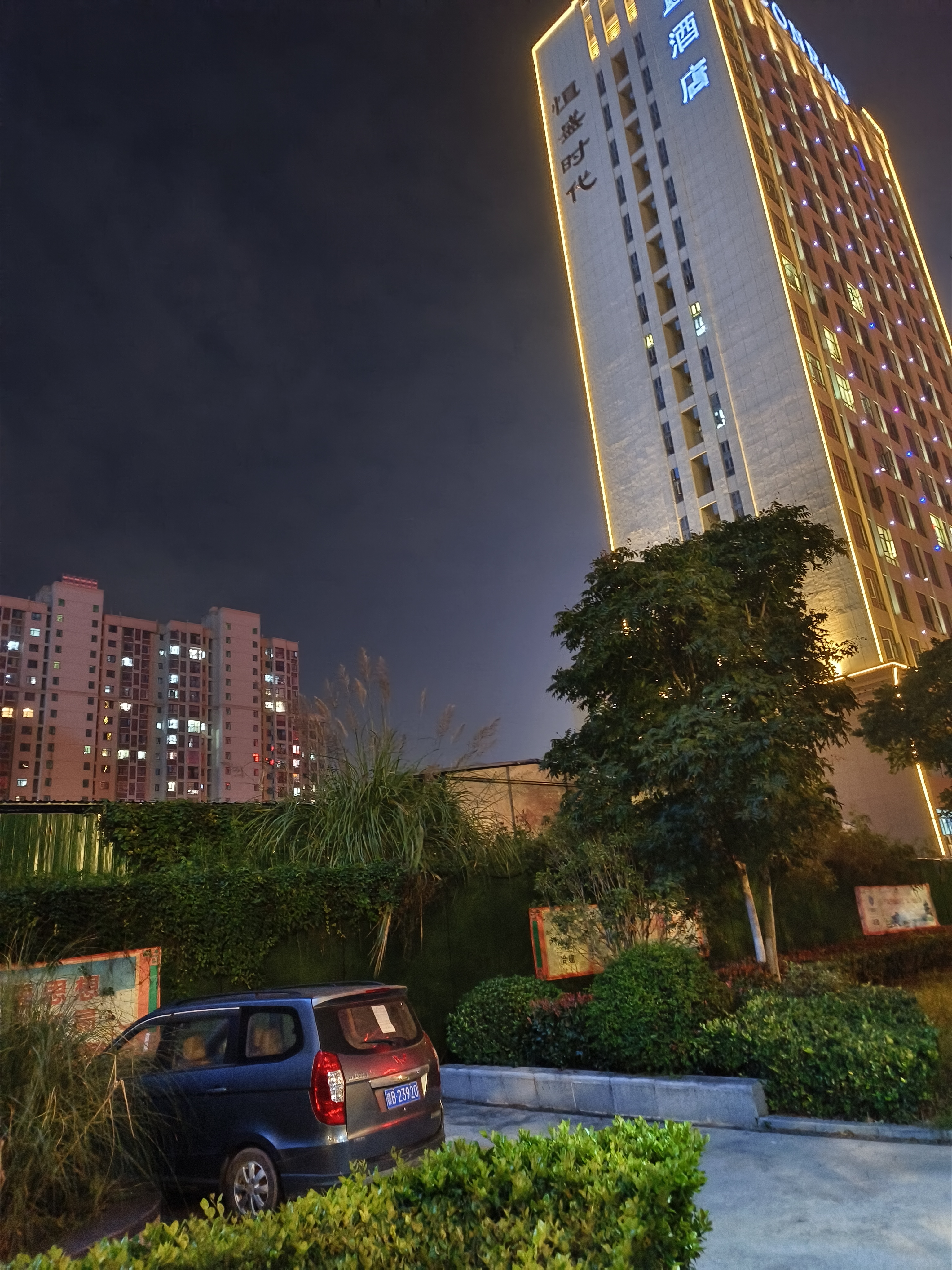 在赣州市章贡区章江新区赣江源路通往武龙大桥到火车站离三和