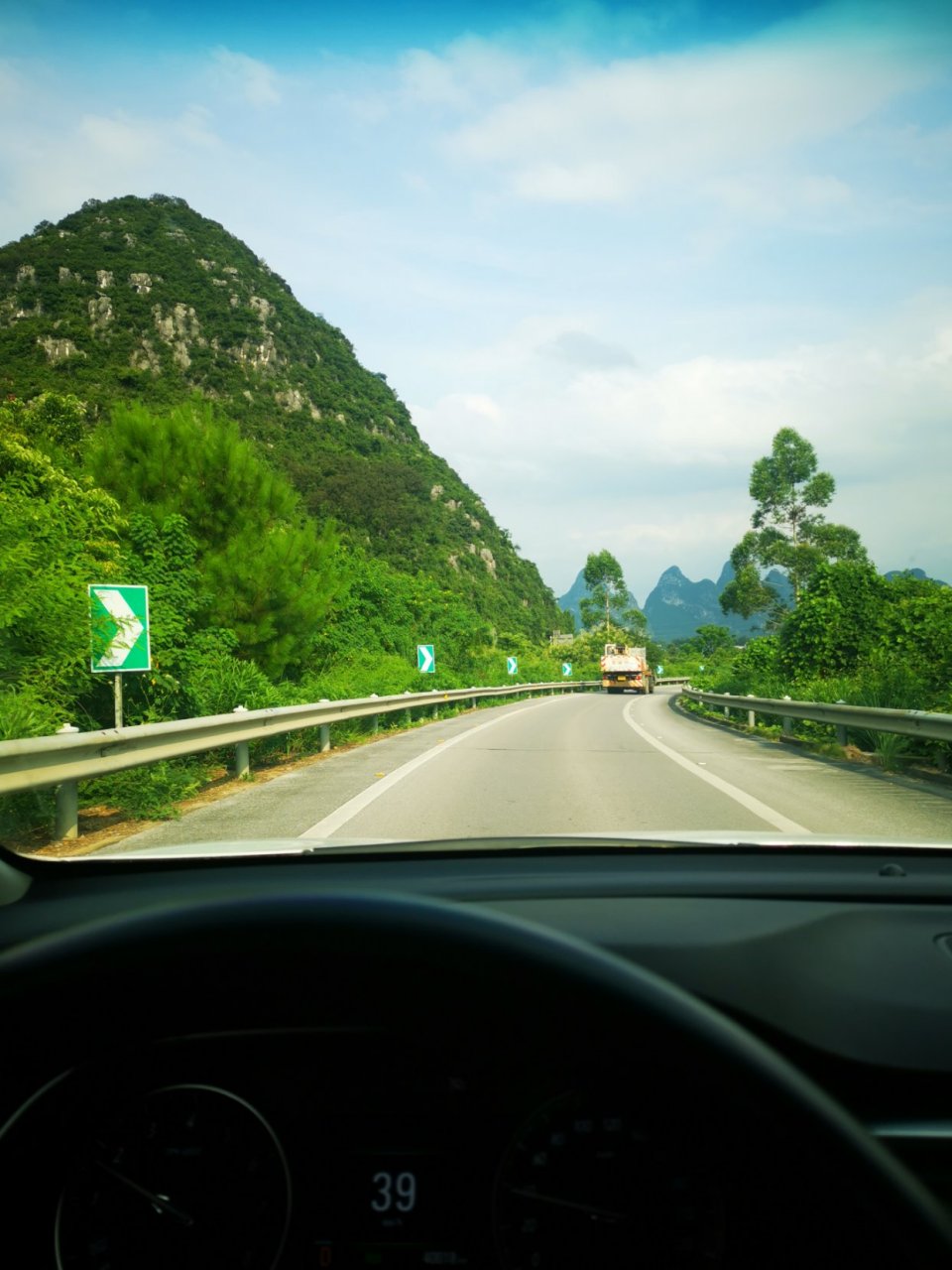 寻龙点穴# #民俗文化# #风水# 到达桂林,租车开始广西行程,一路向南