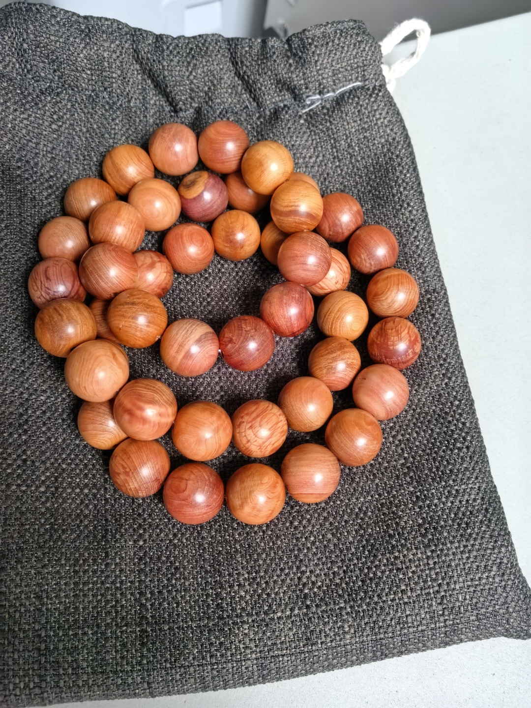 包浆红豆杉手串#百年老家具做珠子挺好看啊