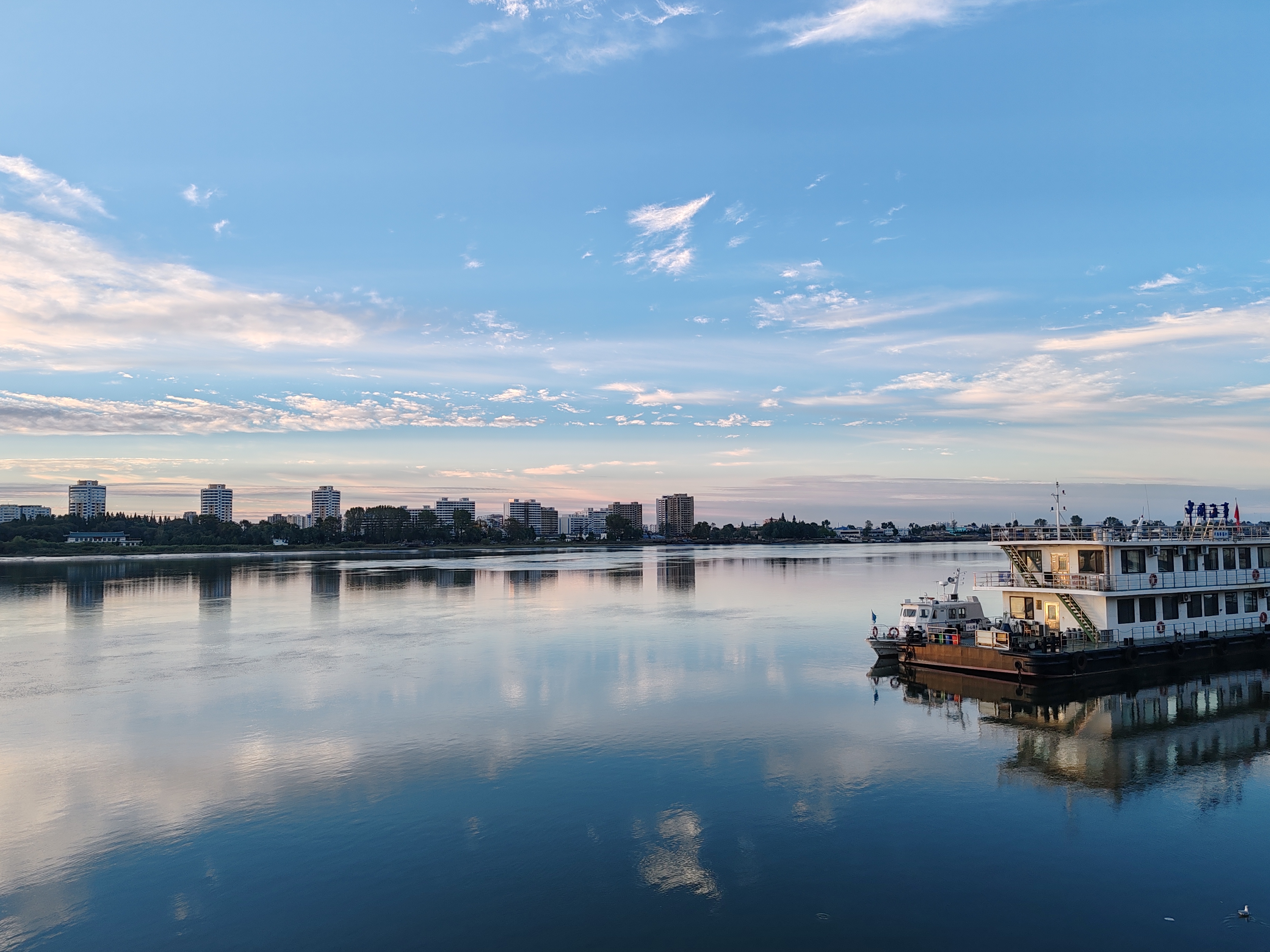 清晨的鸭绿江