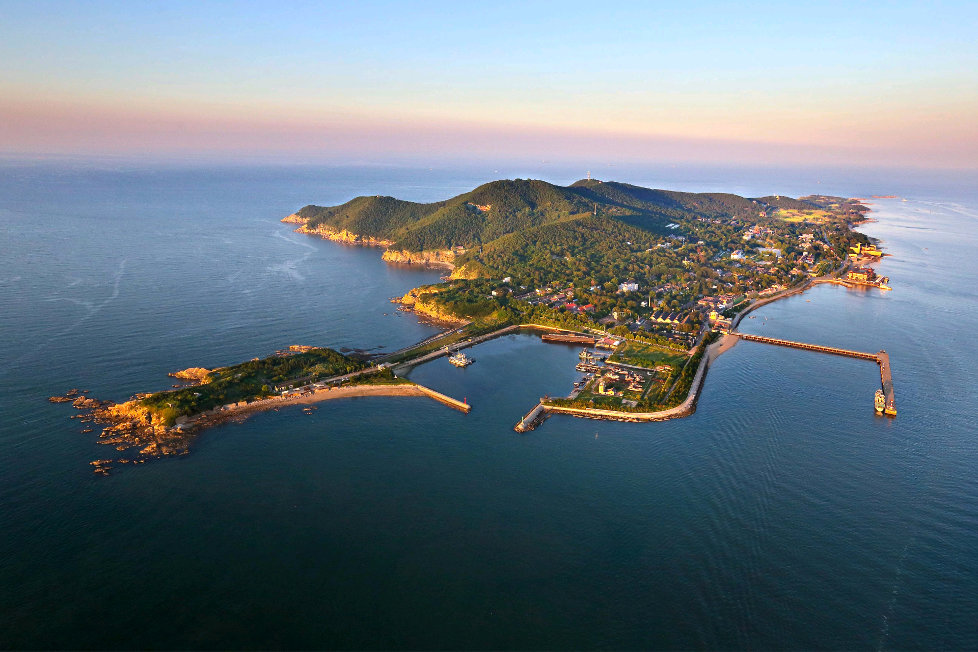 威海旅游打卡地:#知识校园#  ✔️半月湾:看日出的绝佳位置,不同