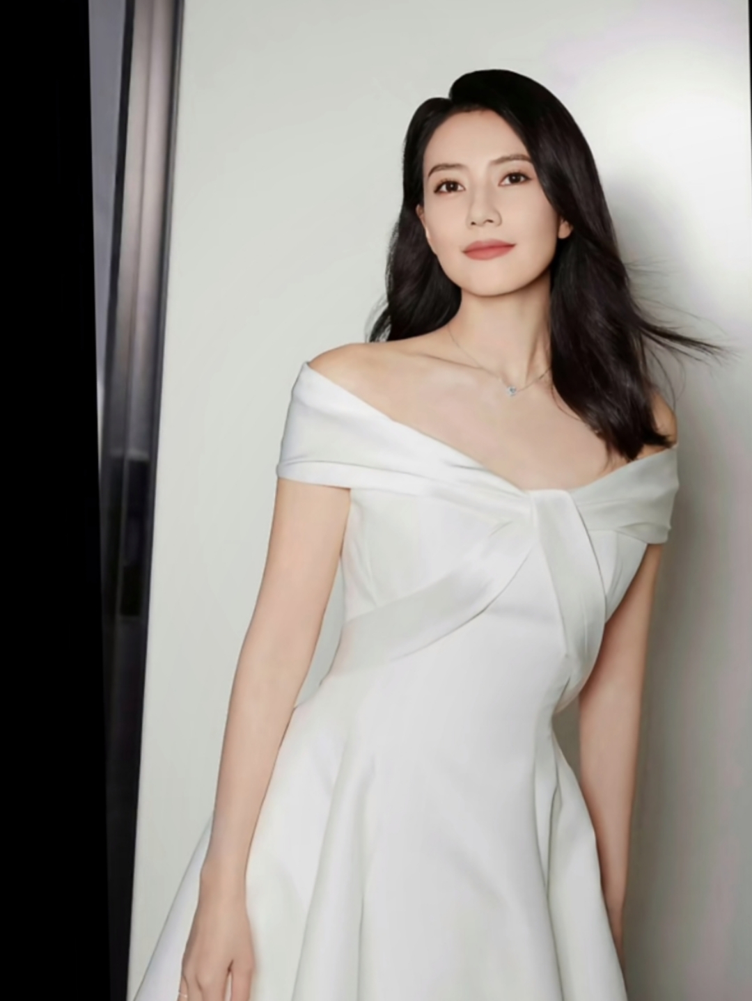 高圆圆不愧是国民女神,四十多岁了,依然那么美,真是岁月不败美人,年龄
