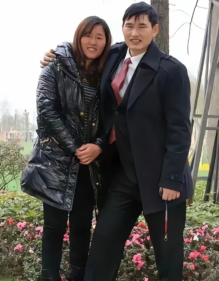 妻子的近照大衣哥的老婆最新照片大衣哥儿媳妇正面照片朱之文现任妻子