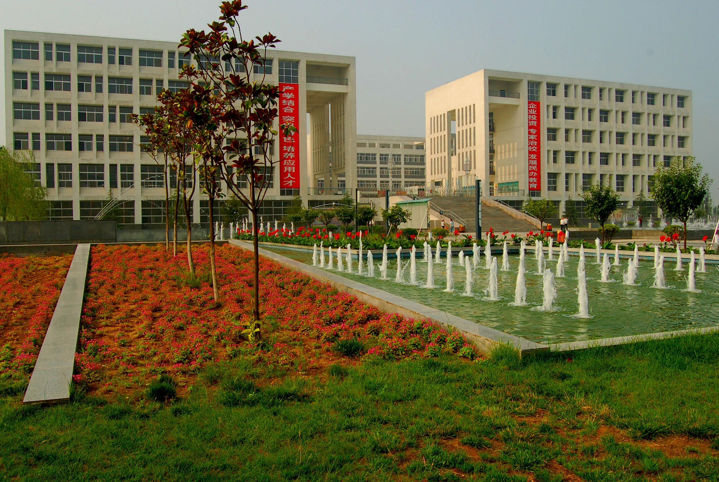 西安某个著名三本院校,背后的家族最近已经开始九龙夺嫡,豪门恩怨了